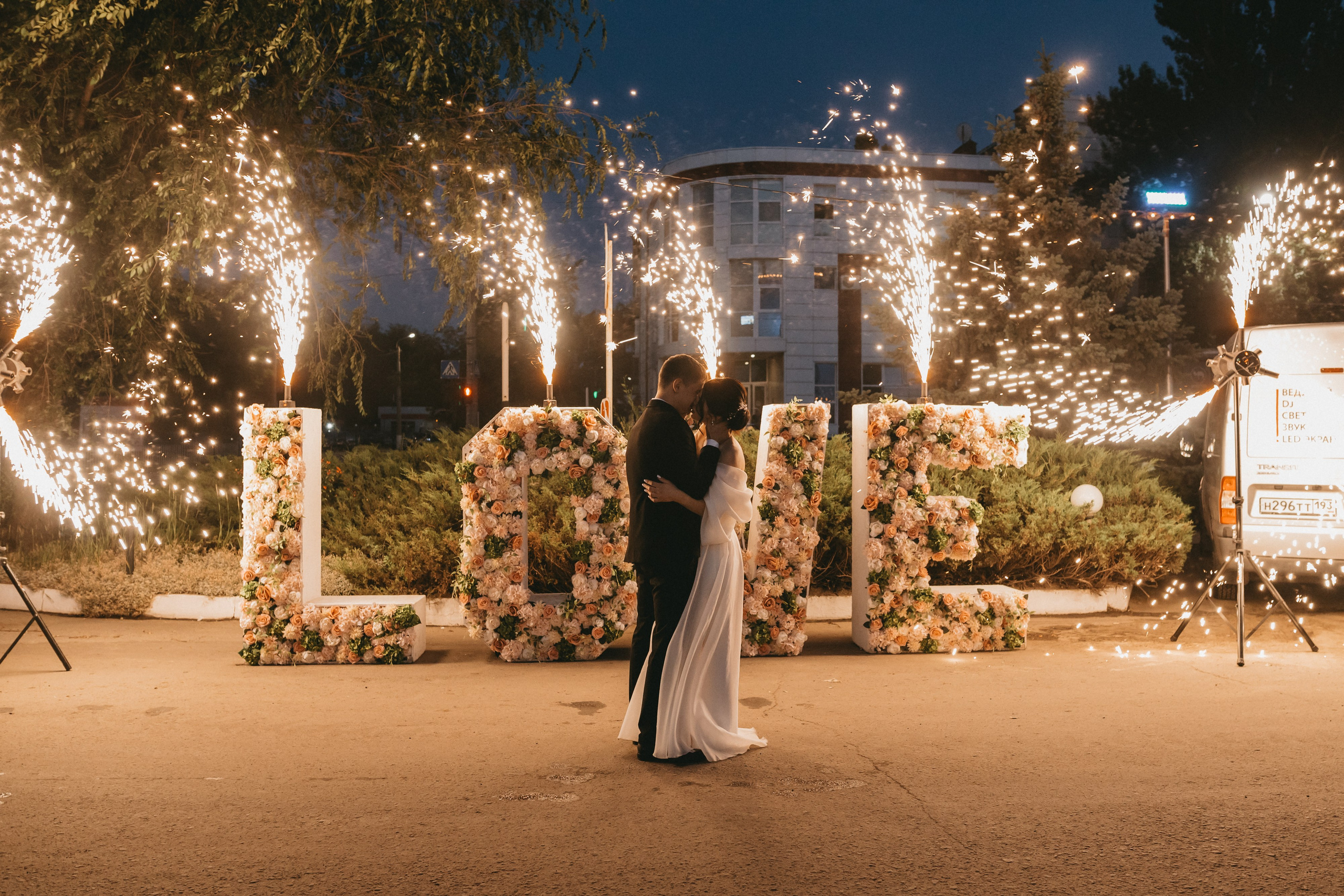 Свадебная прогулка. Свадебный и семейный фотограф Луганск, Ростов, Краснодар Роман Мацнев