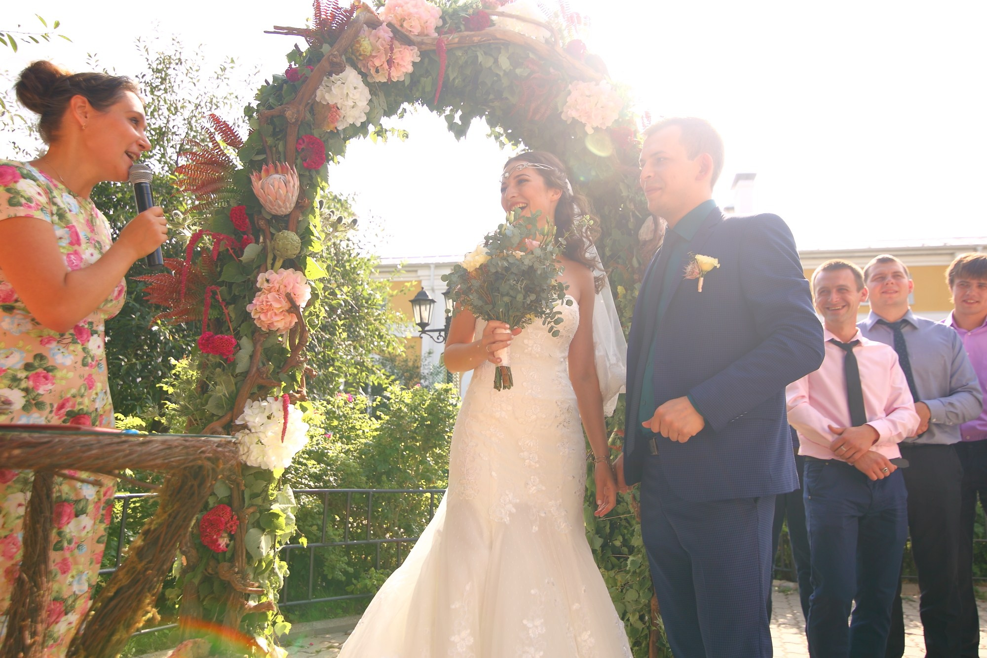 Выездная регистрация в красивом месте в Ярославле. Свадебный и репортажный фотограф в Ярославле и Санкт-Петербурге Роман Микрюков