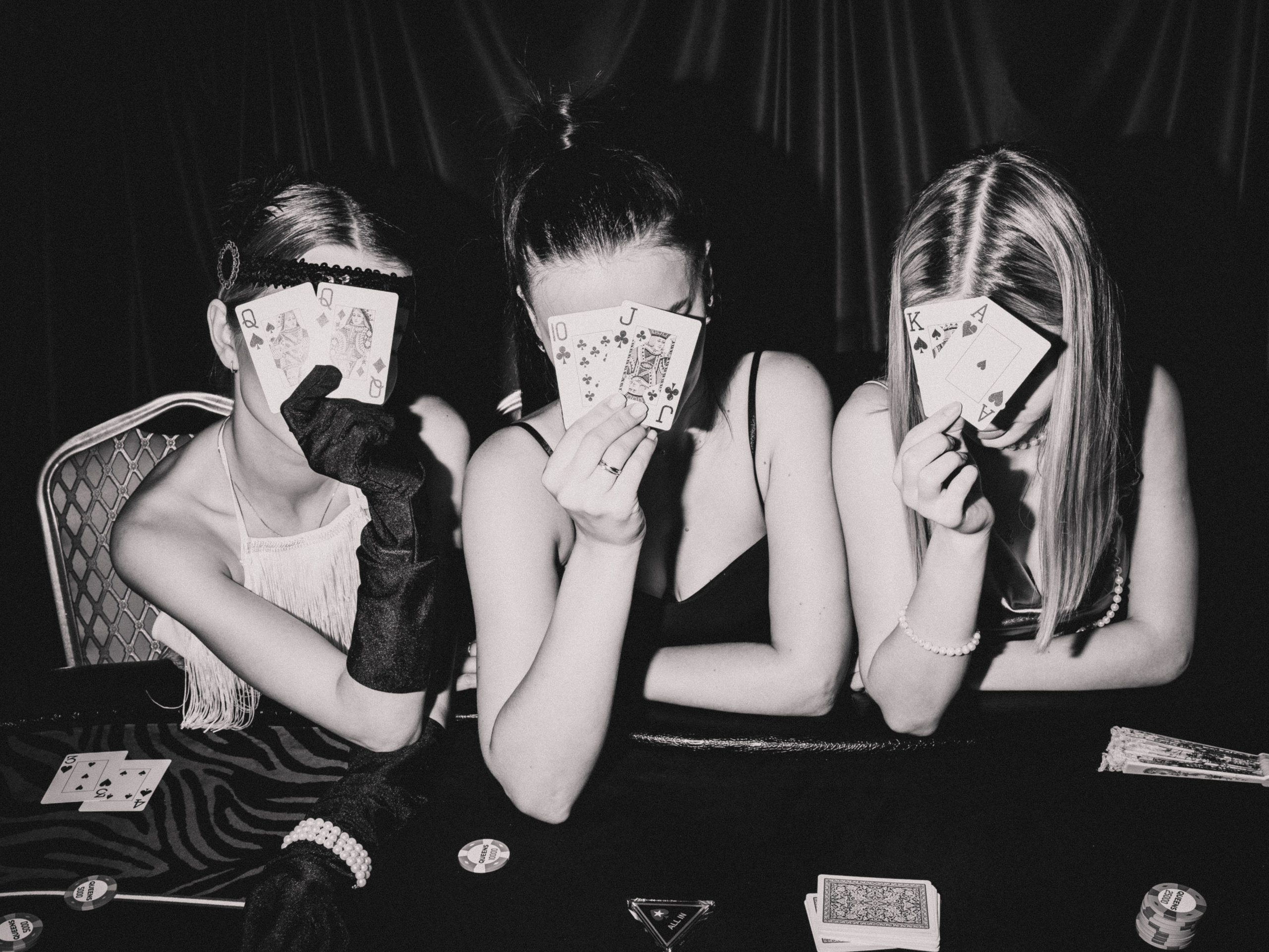 Покерный клуб QUEENS