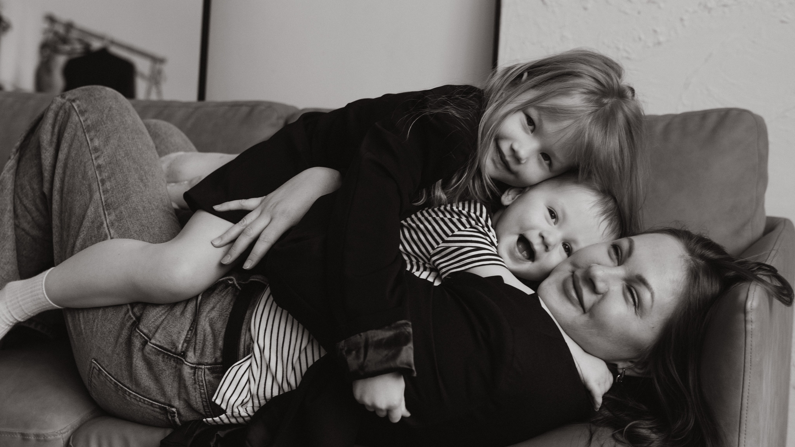 Студийная фотосессия материнства. Семейный, ньюборн фотограф, фотограф на роды в Москве, Виктория Тюльдюкова