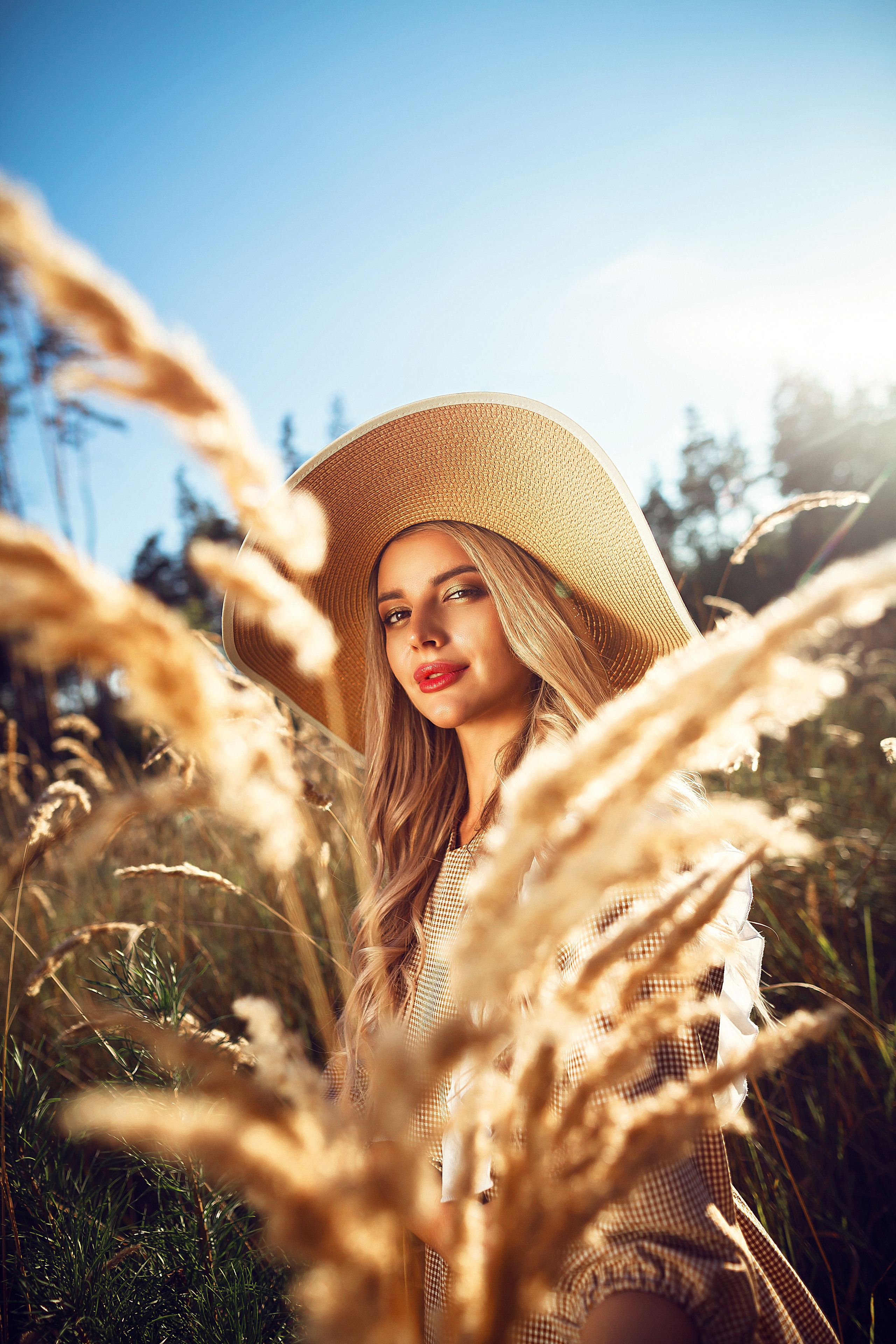 Портретные фотосессии в студии для девушек и парней