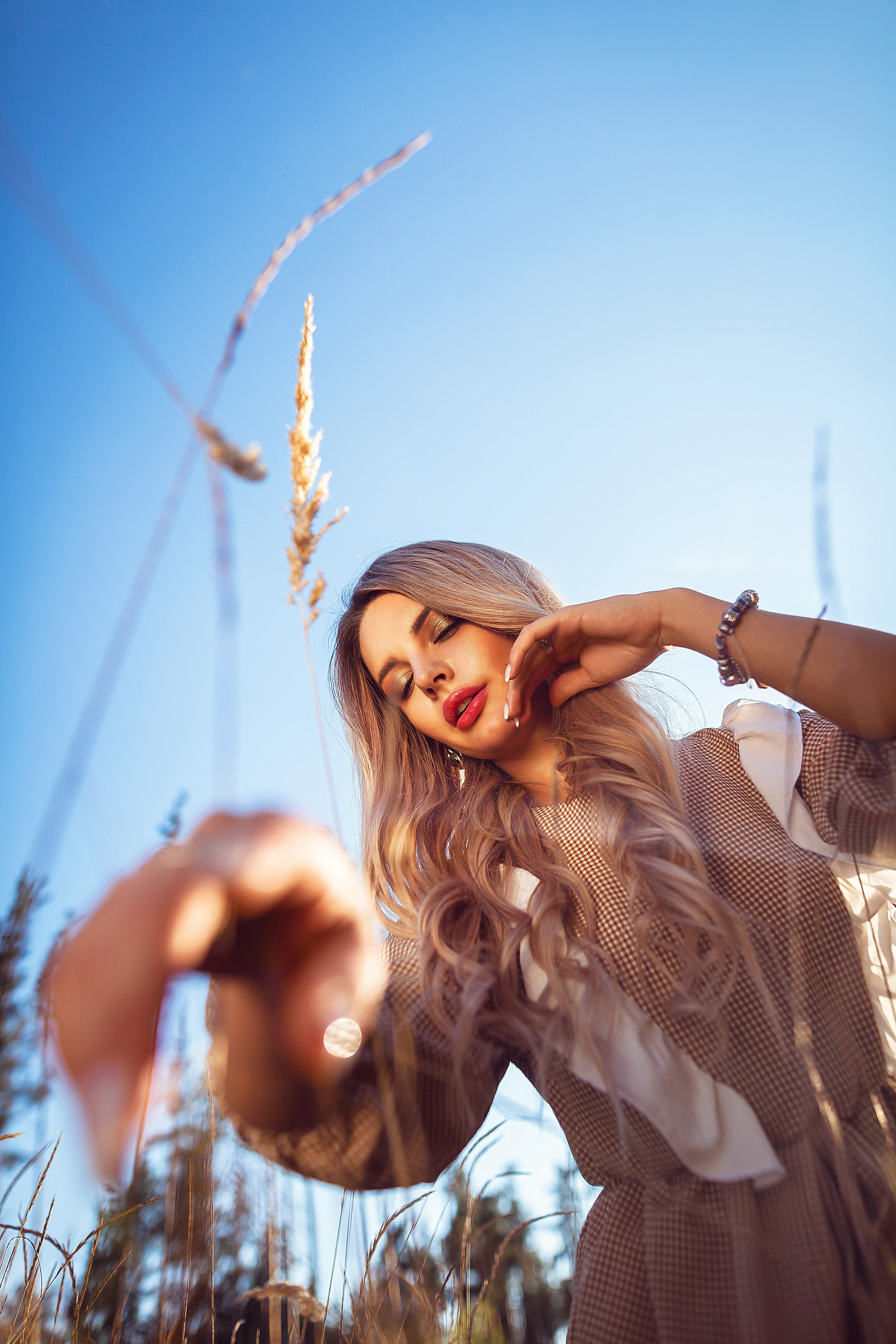 Портретные фотосессии в студии для девушек и парней