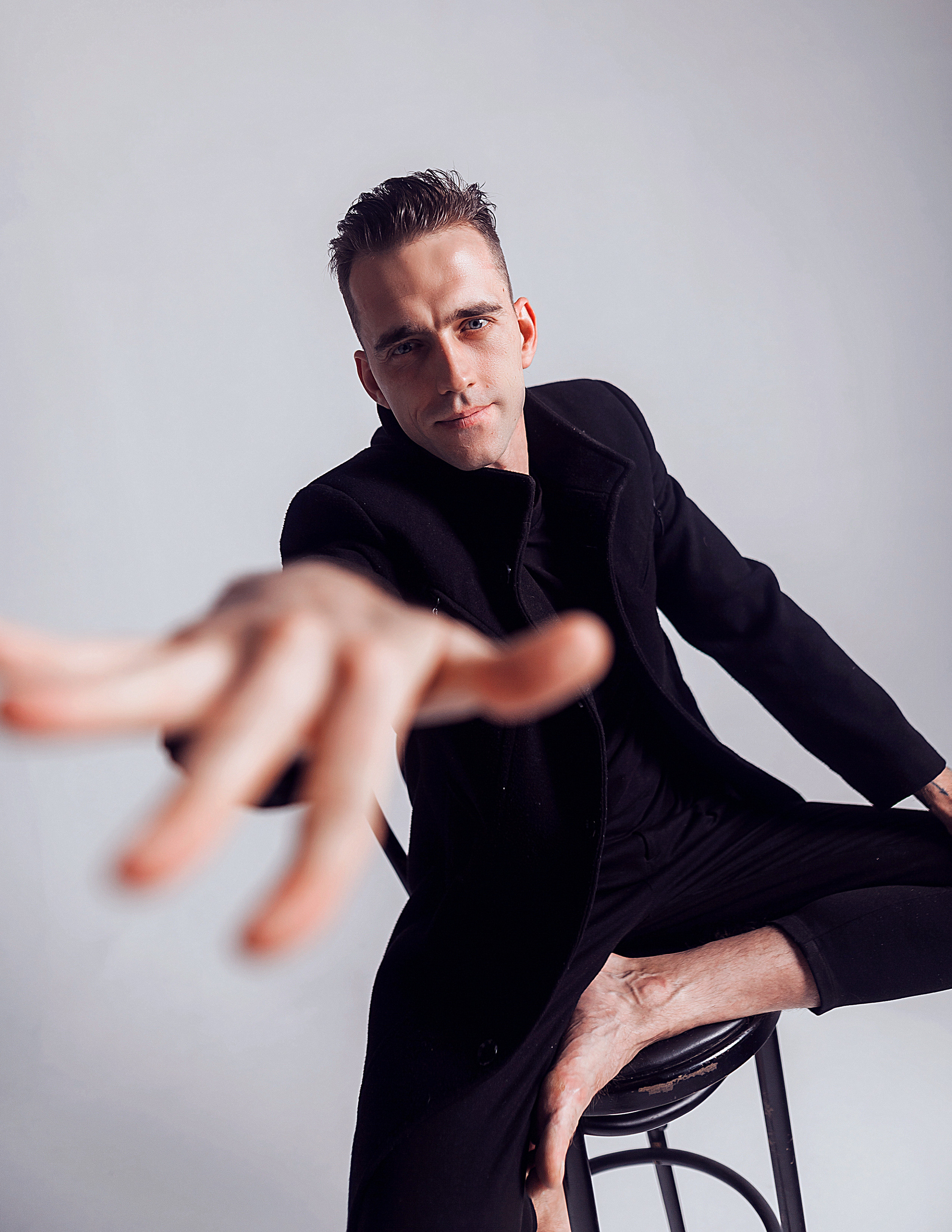 Портретные фотосессии в студии для девушек и парней