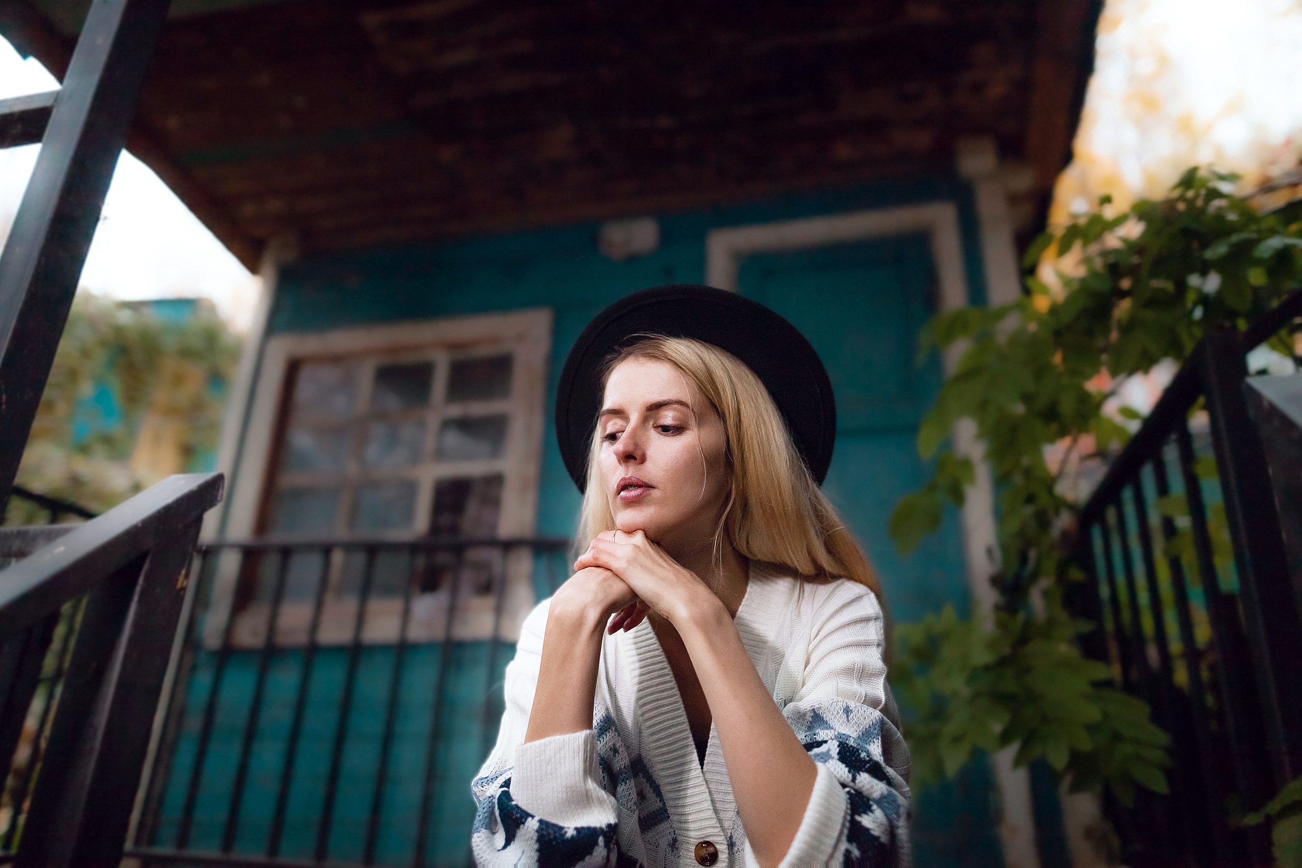 Портретные фотосессии в студии для девушек и парней