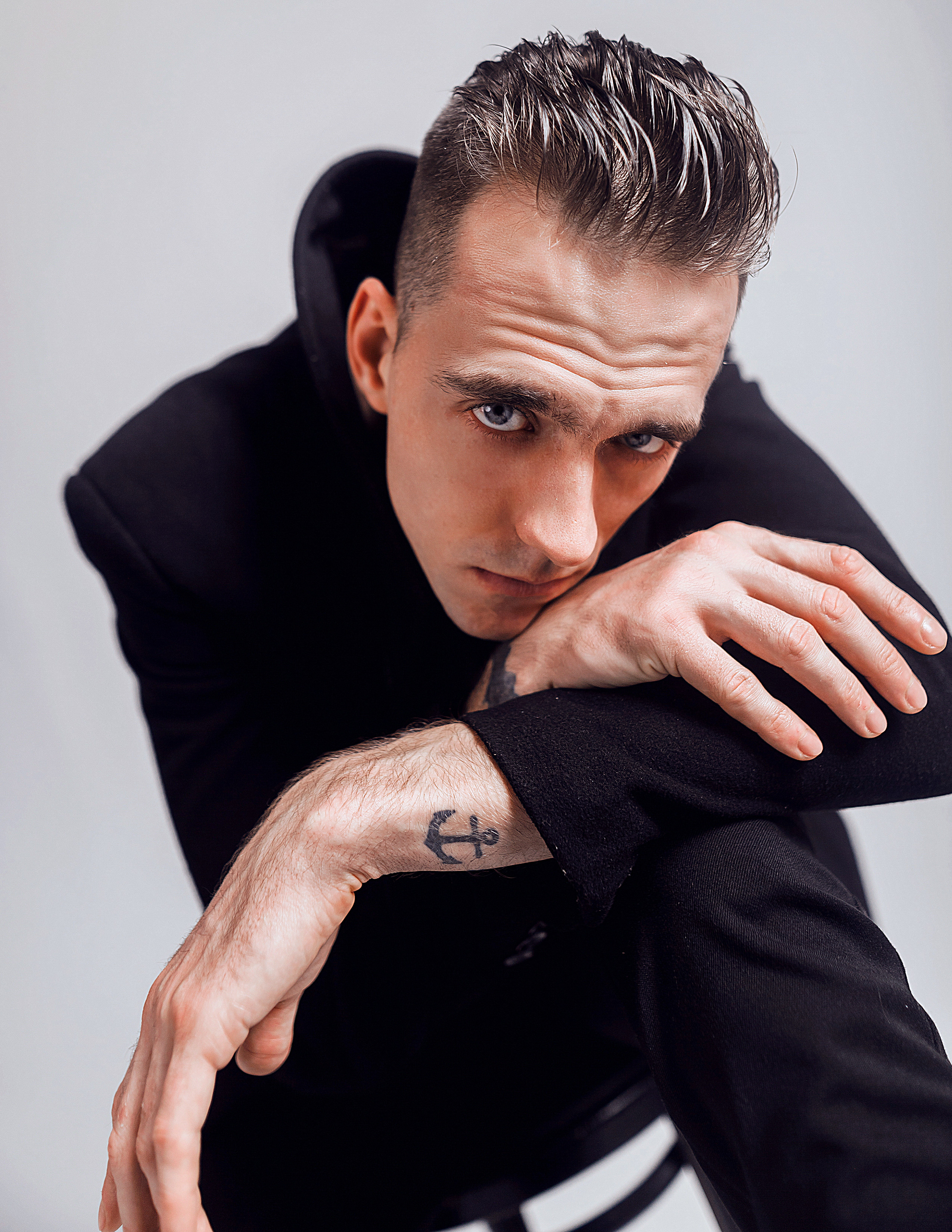 Портретные фотосессии в студии для девушек и парней