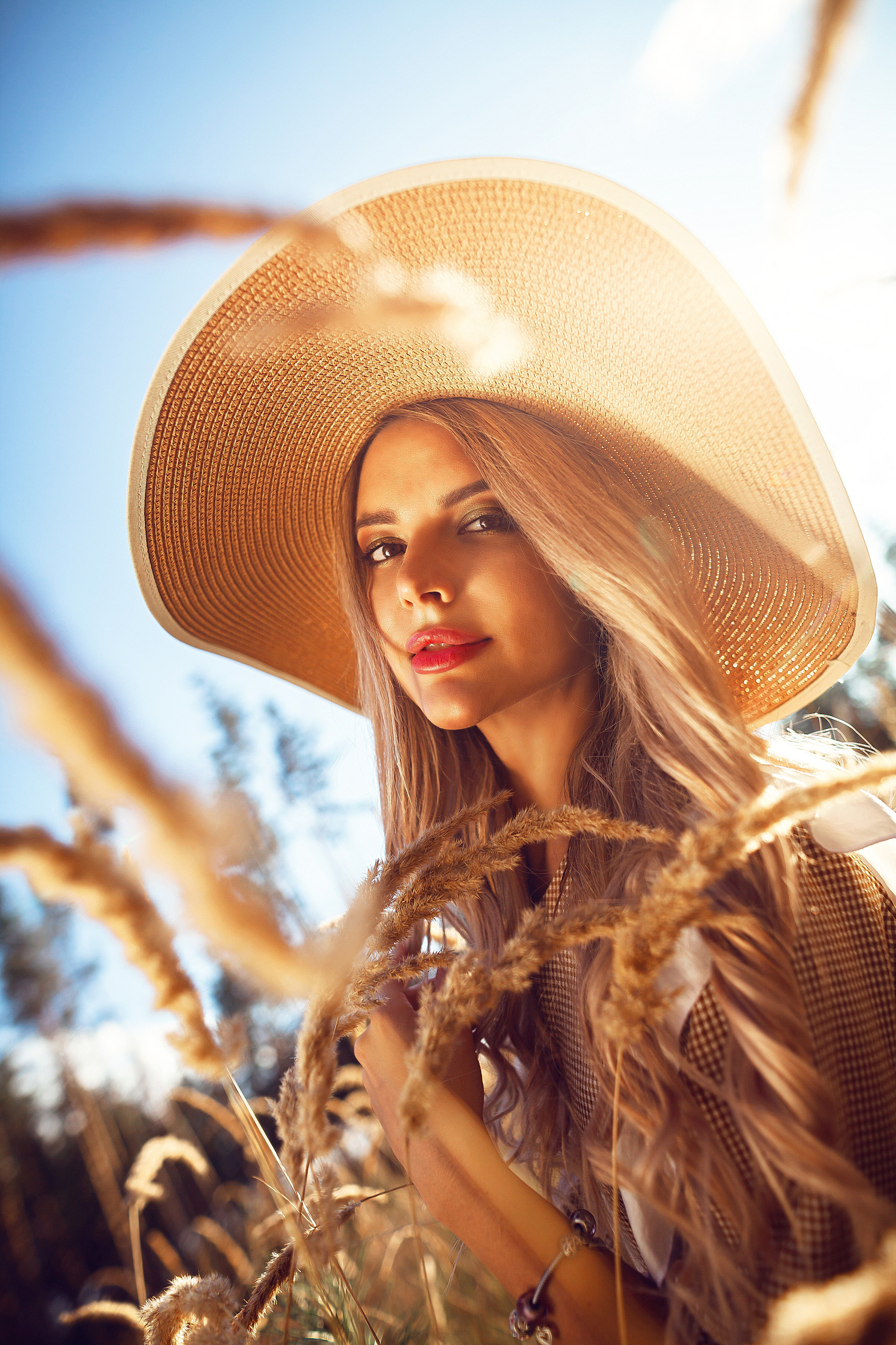 Портретные фотосессии в студии для девушек и парней