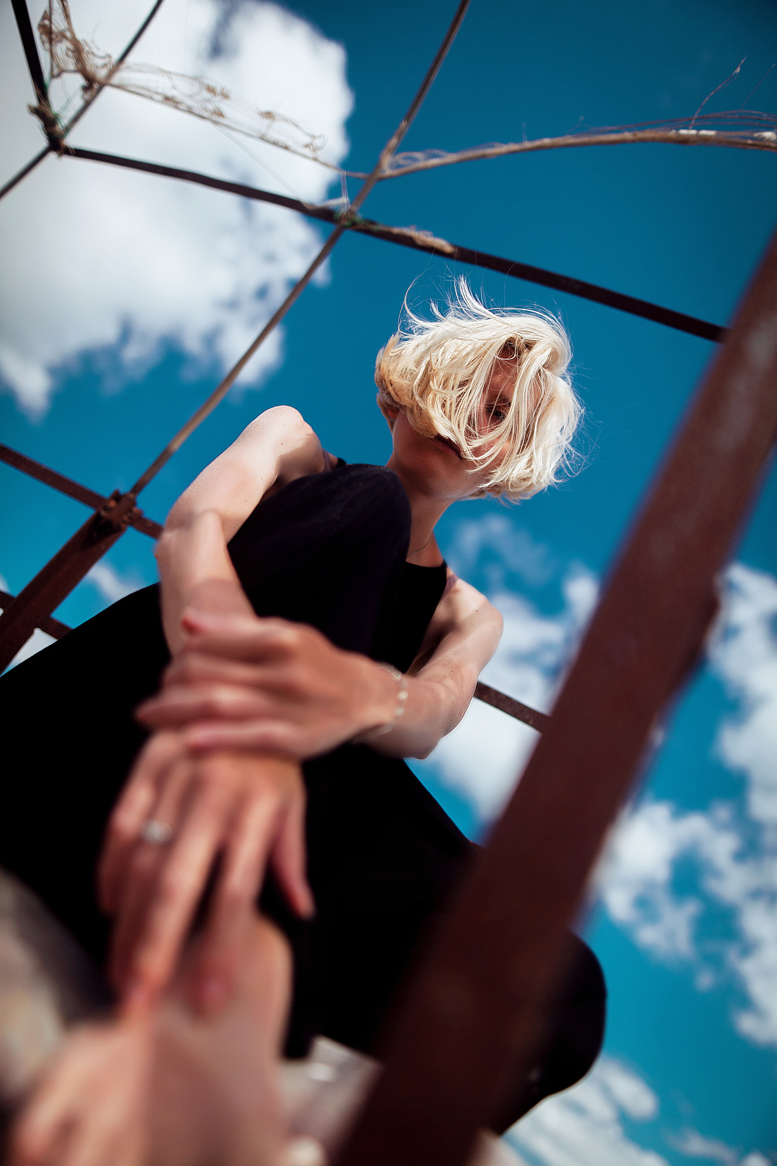 Портретные фотосессии в студии для девушек и парней