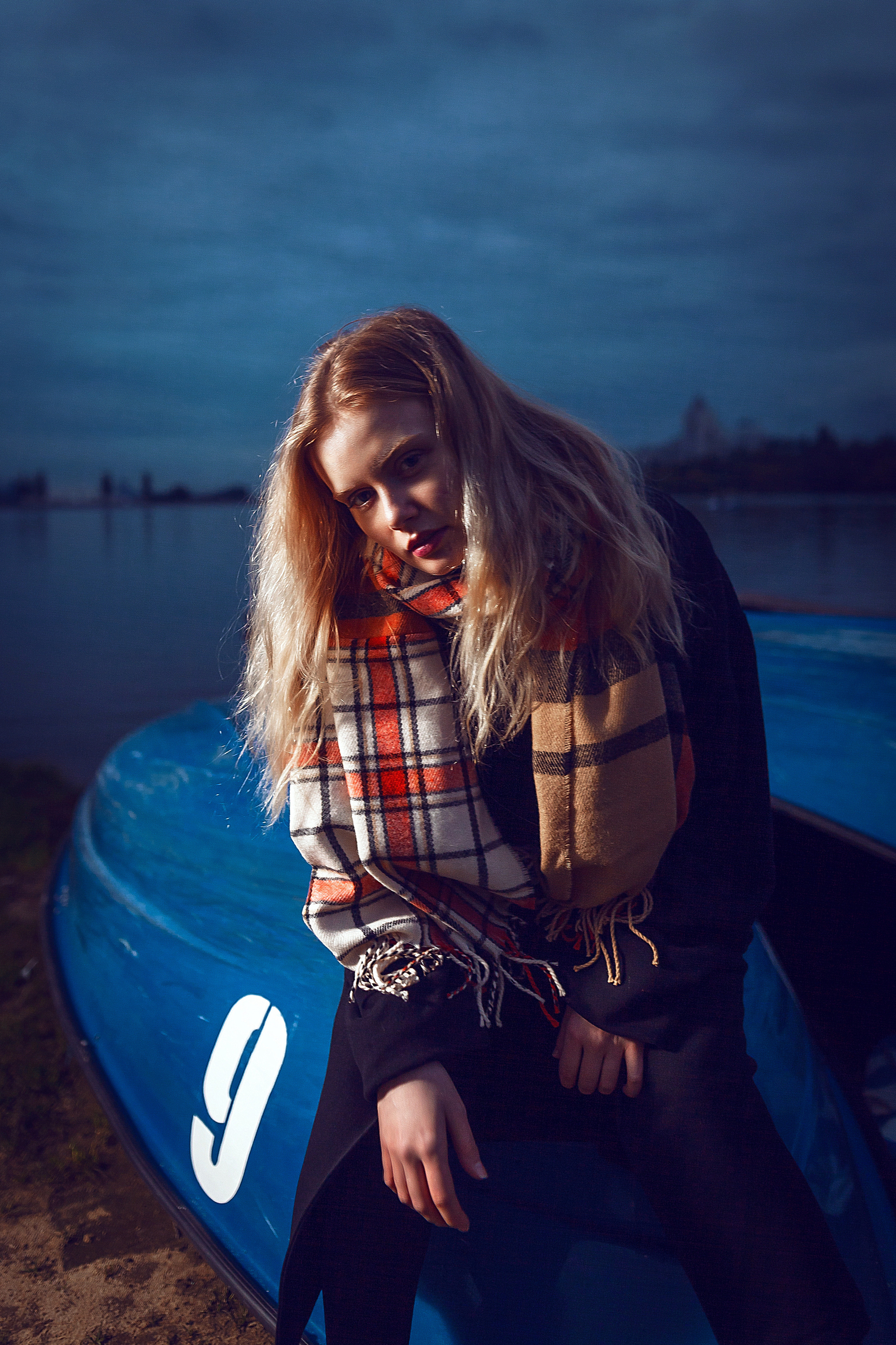 Портретные фотосессии в студии для девушек и парней