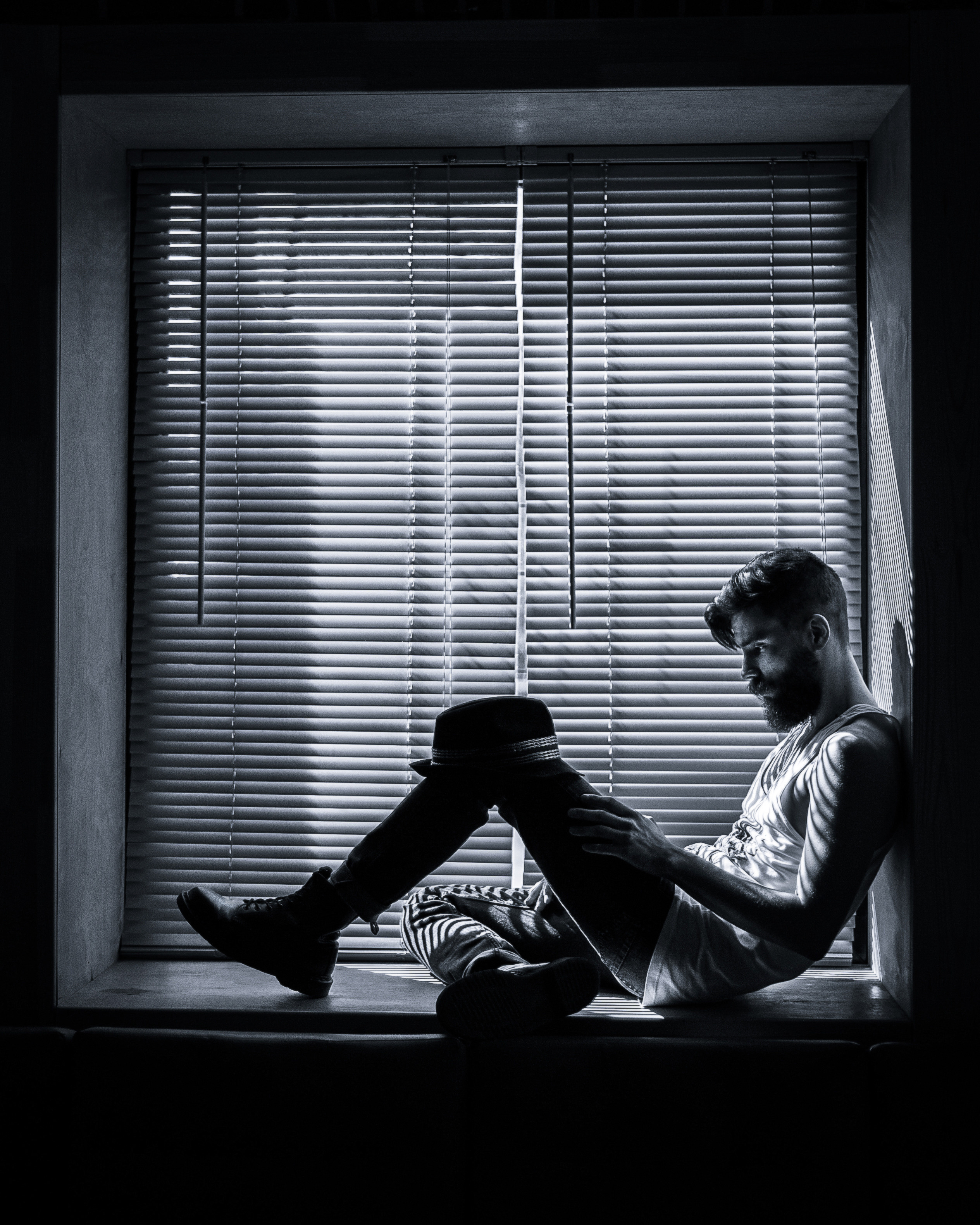 Портретные фотосессии в студии для девушек и парней