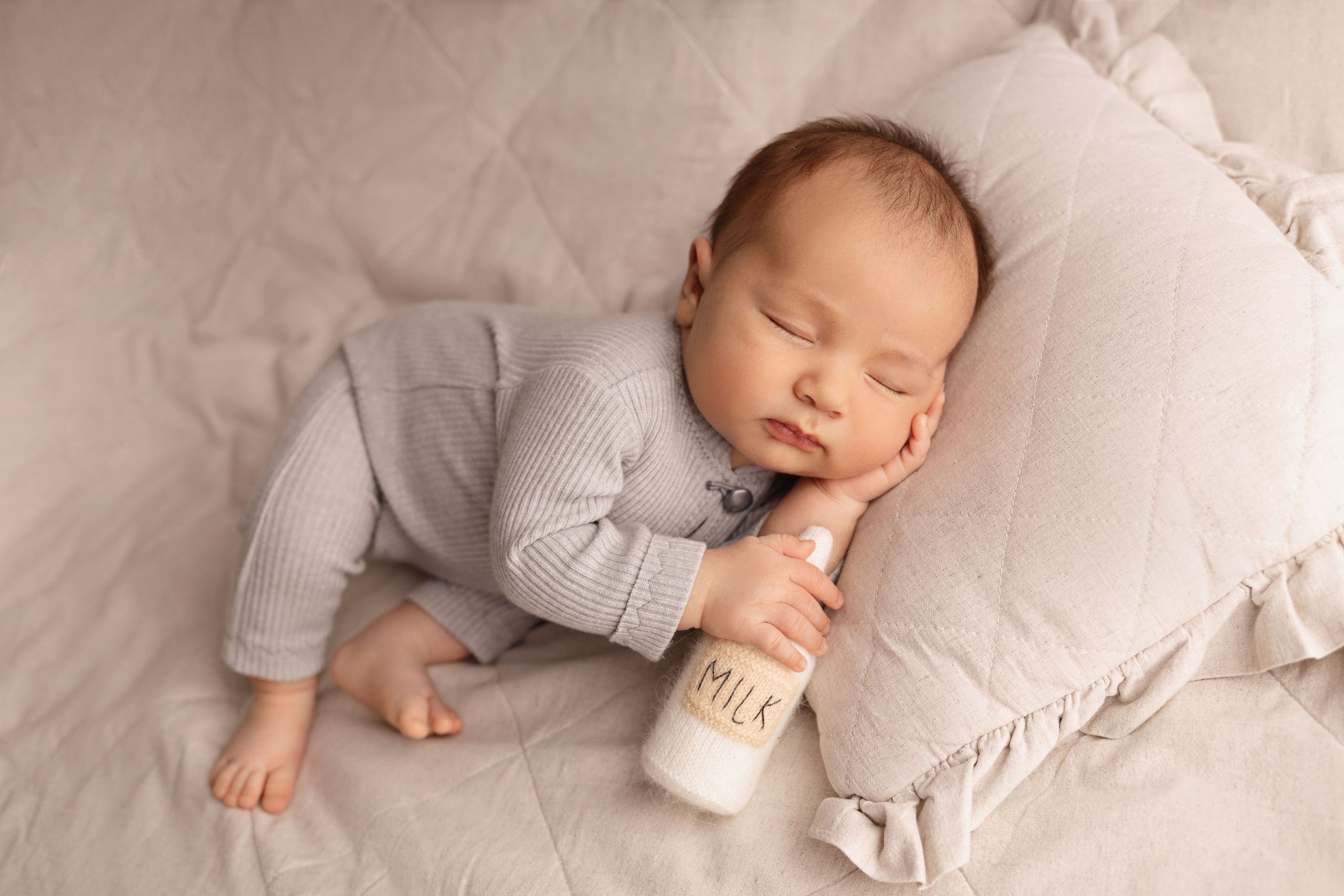 Newborn съемка в стиле Лайф. Фотограф новорожденных малышей в Омске и Омской области Эльвира Камаева