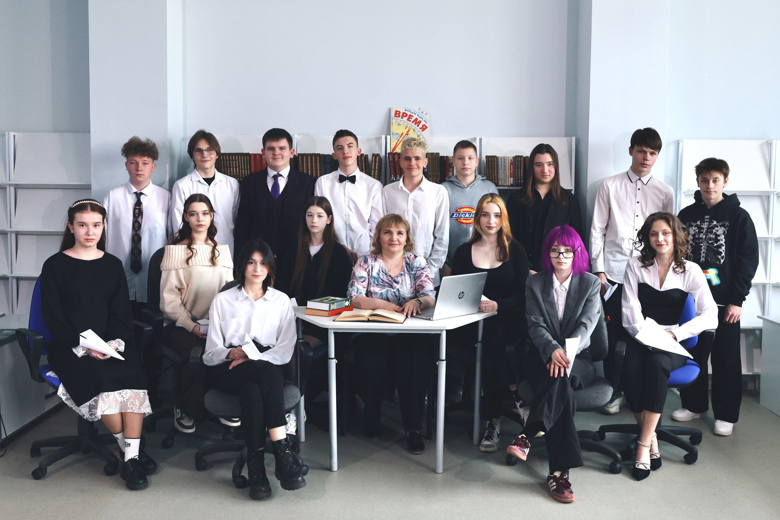 9/11 класс. Групповые фото. Школьные выпускные альбомы в Москве Марина Николаева