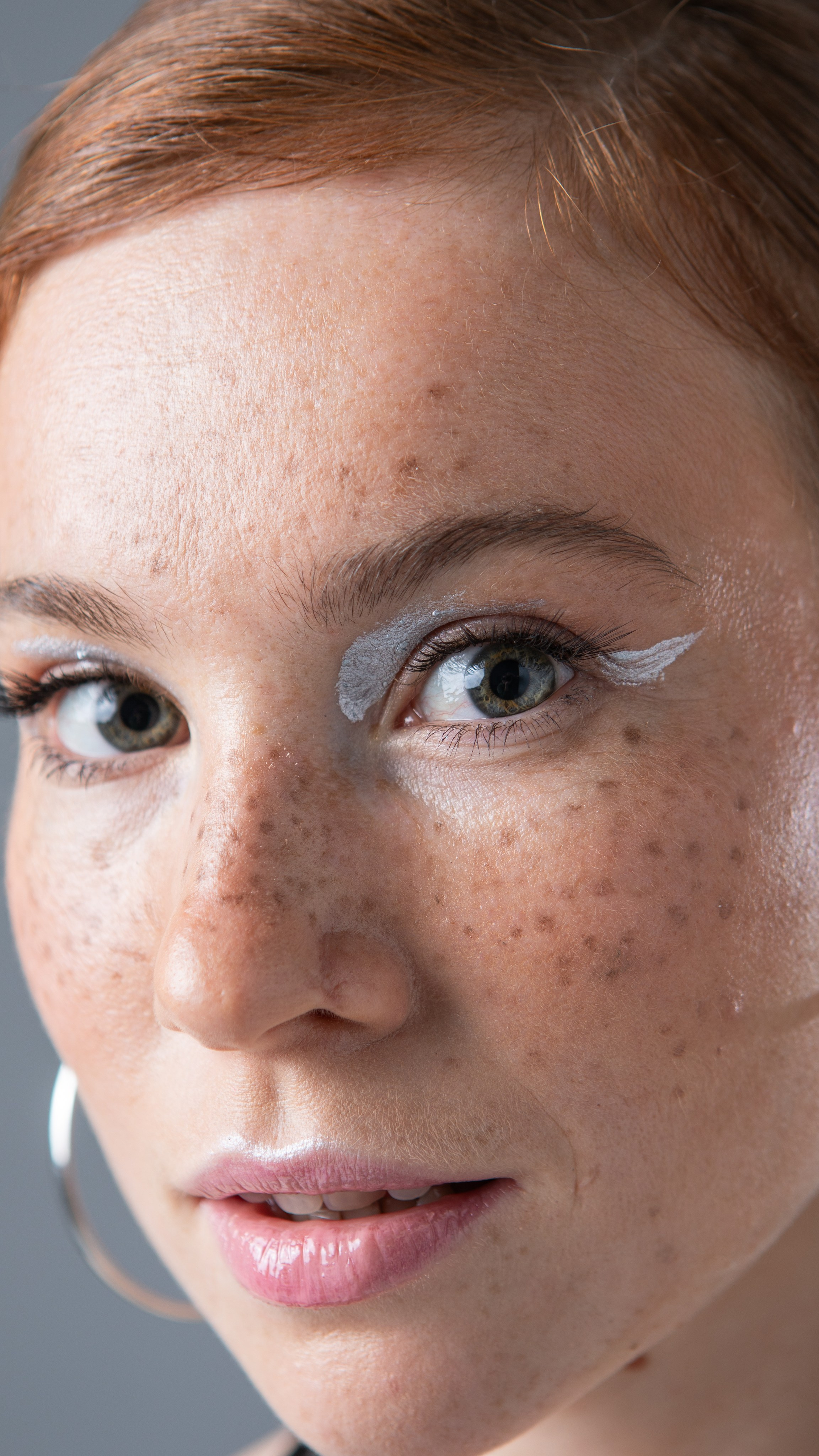 Профессиональная ретушь в короткие сроки. Бьюти- и портретный фотограф в Москве Полли Максимова. Создаю съёмки и делаю ретушь для брендов косметики и рекламы