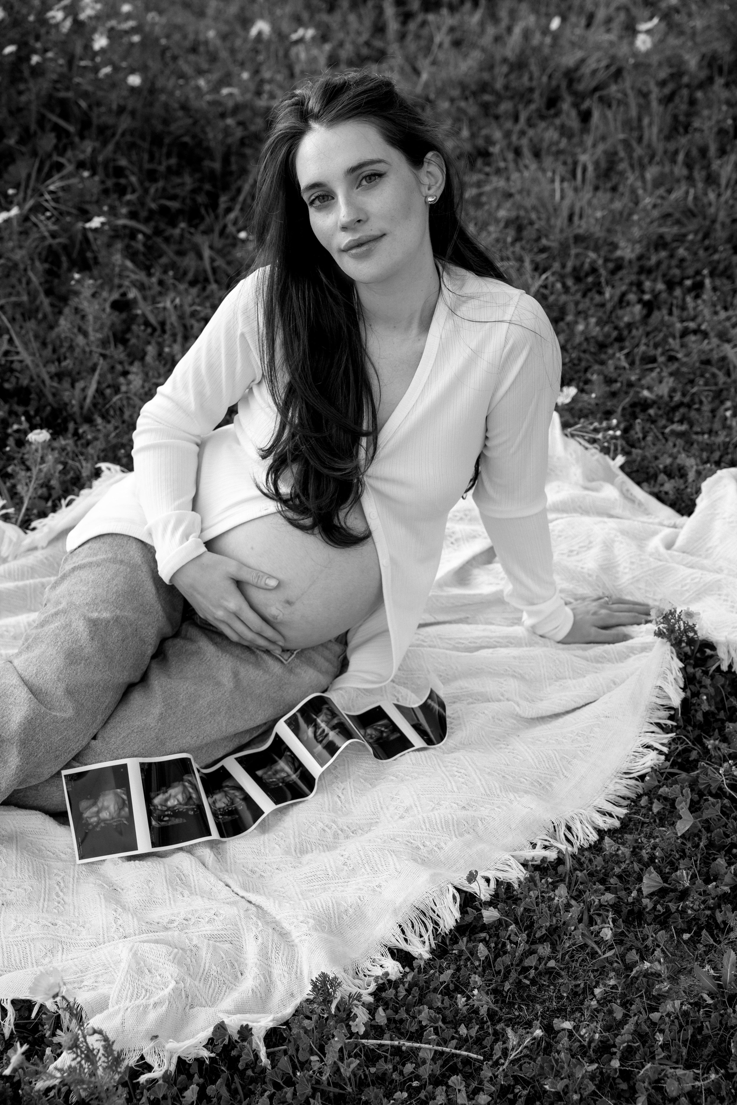 Pregnancy photoshoot (home/park/beach). Главная