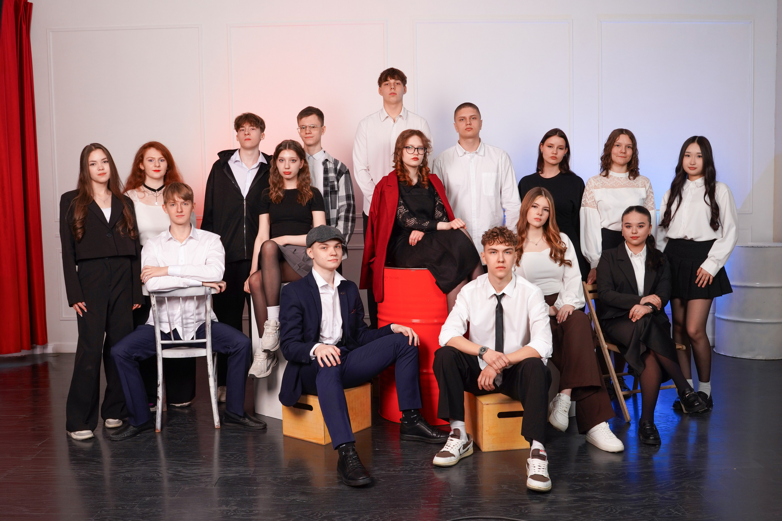 Выпускные альбомы для старшеклассников в Красноярске от AlbomKras 🎓✨. AlbomKras -выпускные альбомы Красноярска с авторским дизайном и качественной фотосъемкой! ⭐⭐⭐⭐⭐ 5.0
