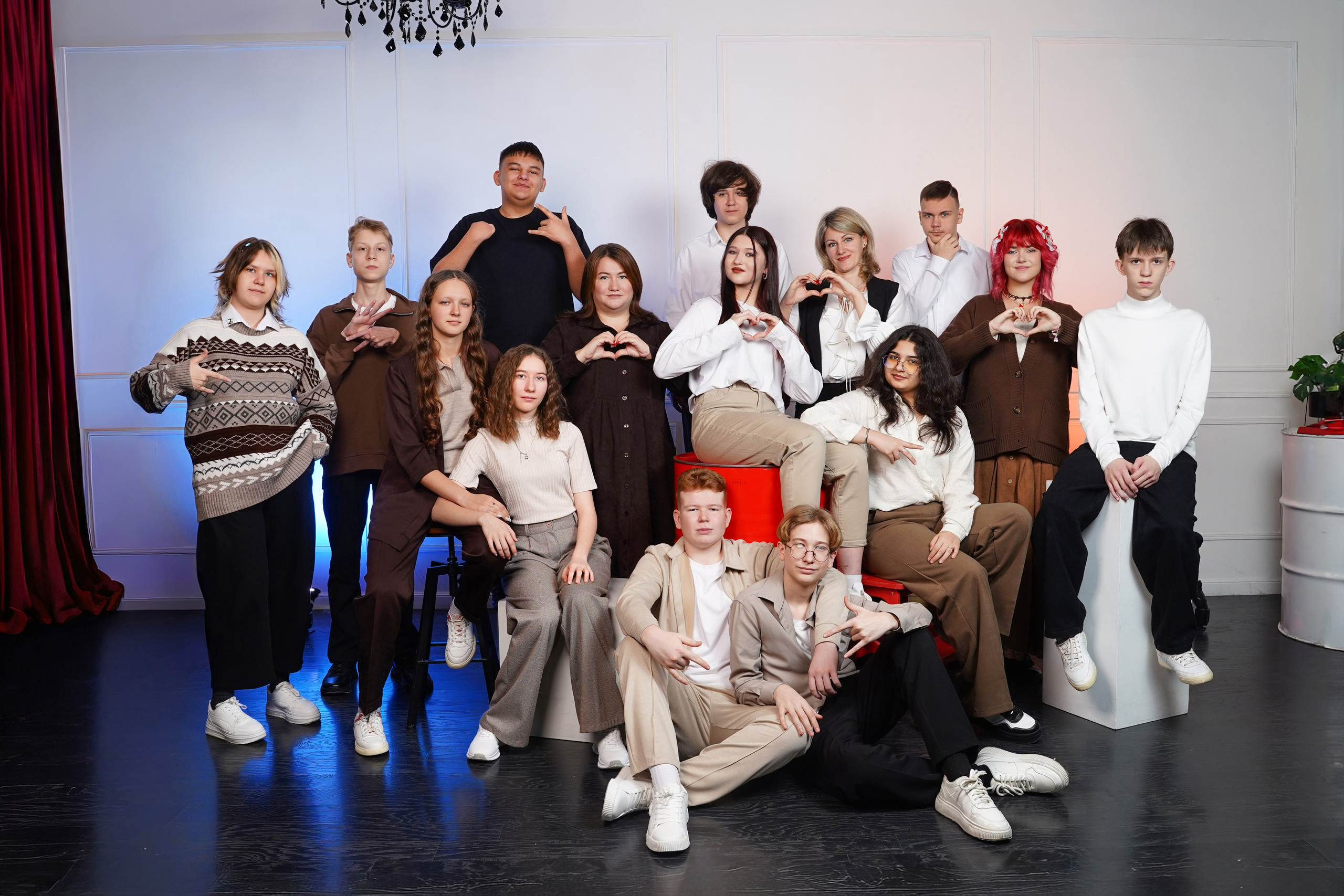 Выпускные альбомы для старшеклассников в Красноярске от AlbomKras 🎓✨. AlbomKras -выпускные альбомы Красноярска с авторским дизайном и качественной фотосъемкой! ⭐⭐⭐⭐⭐ 5.0