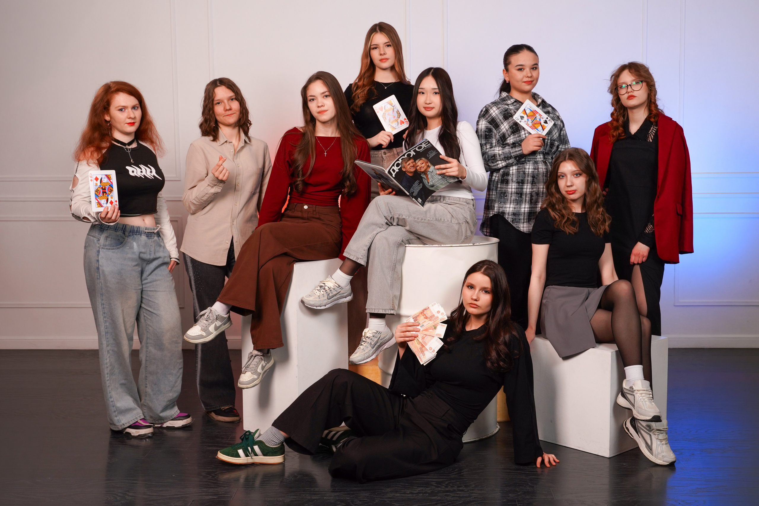Выпускные альбомы для старшеклассников в Красноярске от AlbomKras 🎓✨. AlbomKras -выпускные альбомы Красноярска с авторским дизайном и качественной фотосъемкой! ⭐⭐⭐⭐⭐ 5.0
