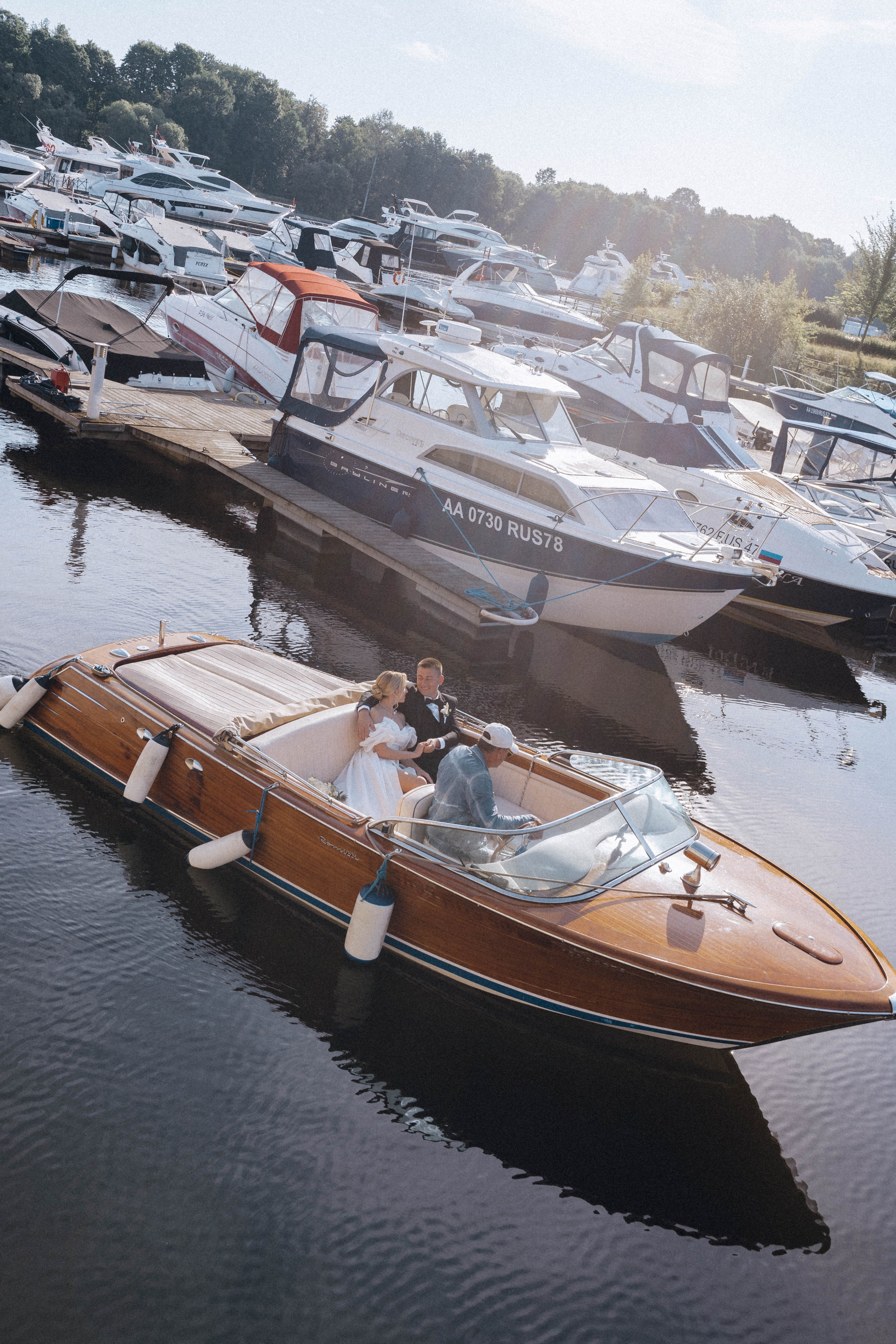 СВАДЕНБНАЯ СЬЕМКА НА КАТЕРЕ ПО КАНАЛАМ САНКТ-ПЕТЕРБУРГА И В АКВАТОРИИ НЕВЫ. Профессиональный фотограф, Санкт-Петербург — Виктория Богомолова