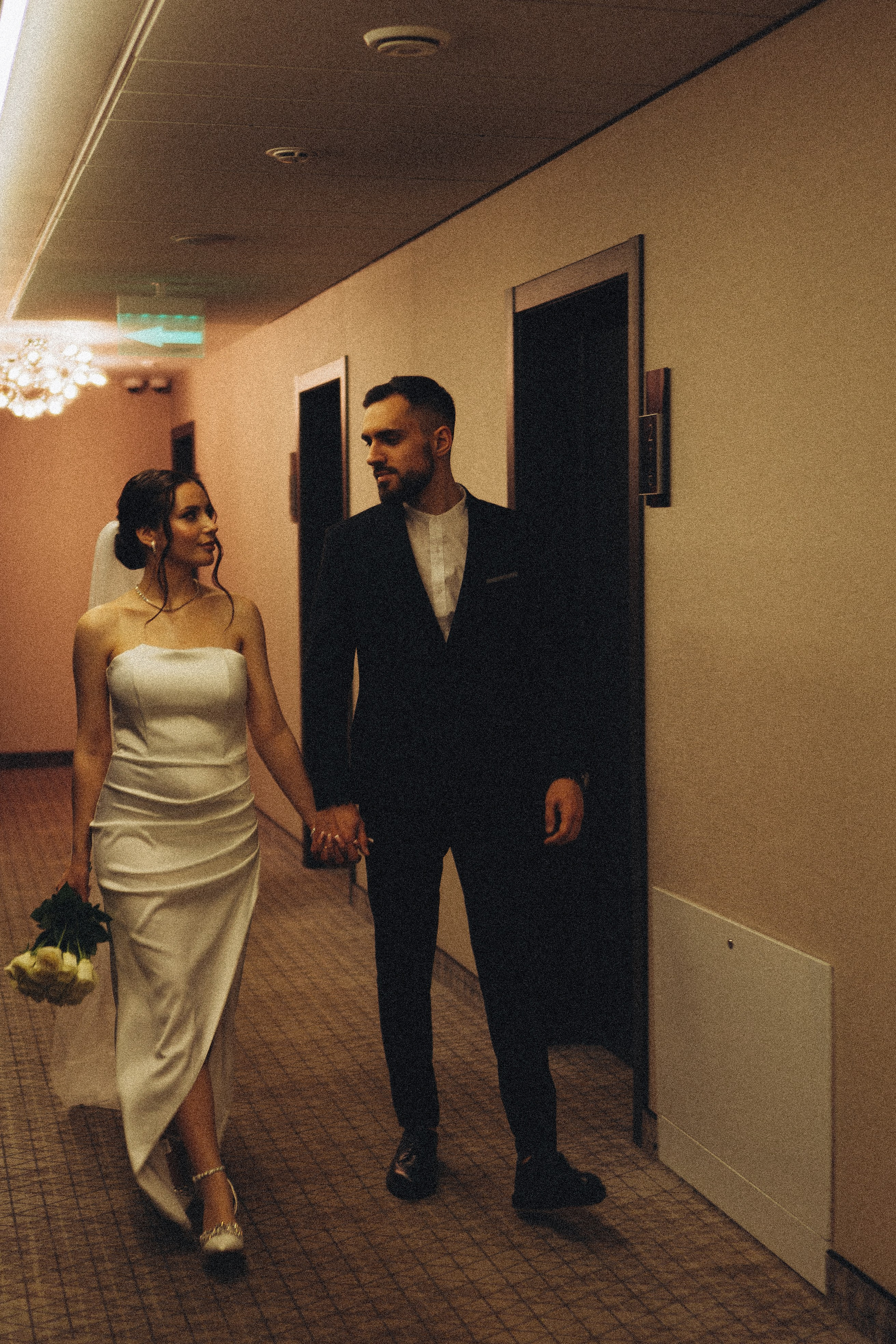 СВАДЕБНАЯ СЬЕМКА СБОРОВ ЖЕНИХА И НЕВЕСТЫ В ОТЕЛЕ И ТАКЖЕ ФОТОСЕССИИЯ В ОТЕЛЕЕ МЕГАПОЛИС БРЯНСК. Профессиональный фотограф, Санкт-Петербург — Виктория Богомолова