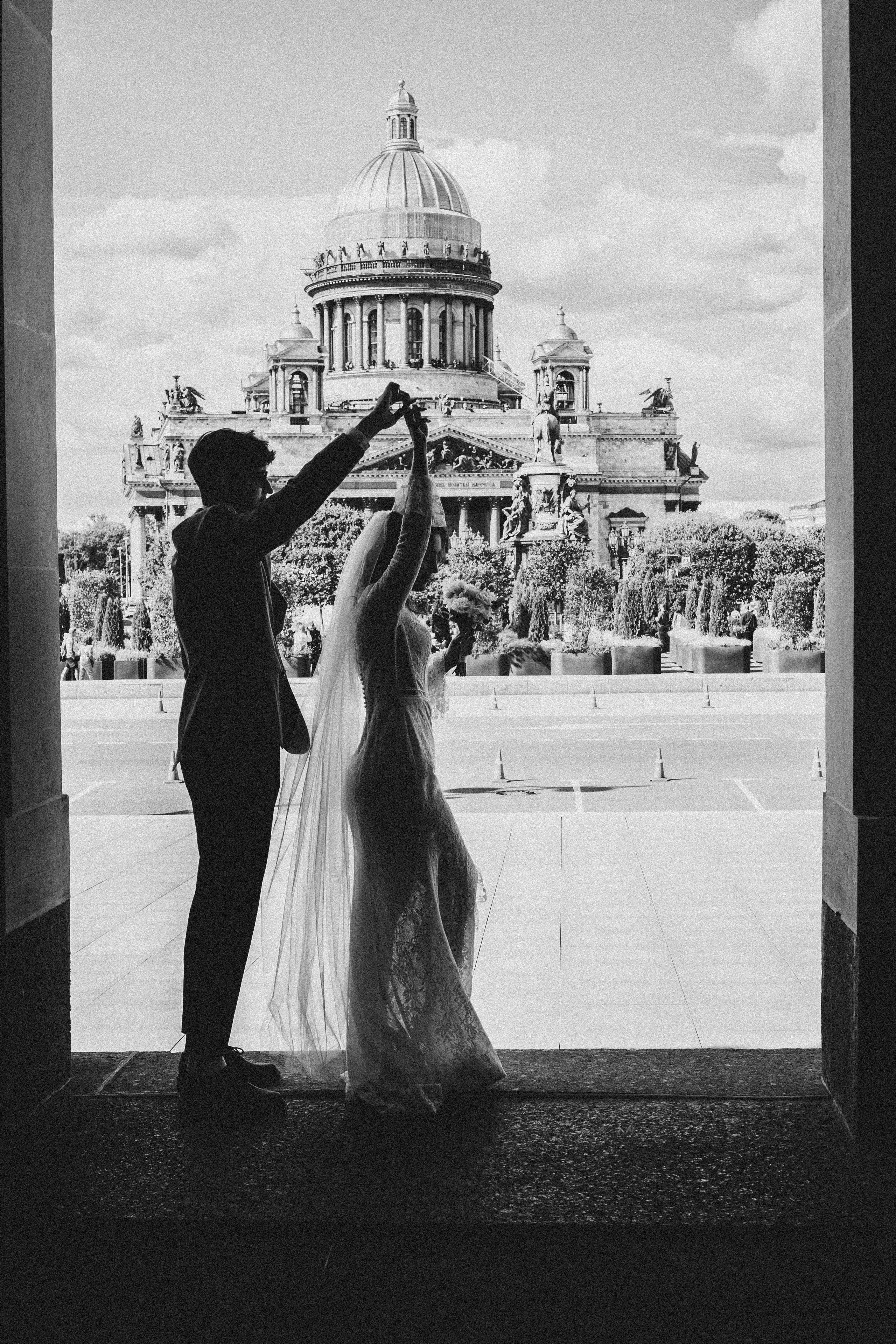 СВАДЕБНАЯ ПРОГУЛКА ВОЗЕ ИСАИКЕВСКОГО СОБОРА АСТОРИИ И ЗАКОНОДАЛЕТНОГО СОБРАНИЯ. Профессиональный фотограф, Санкт-Петербург — Виктория Богомолова