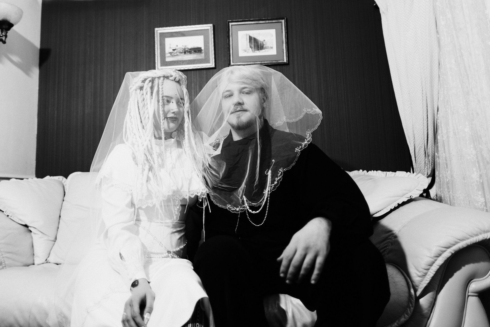 Свадьба для двоих в Тюмени — фотосессия в ЗАГСе, кафе и отеле. Портретный фотограф Тюмень Дарья Мустафина