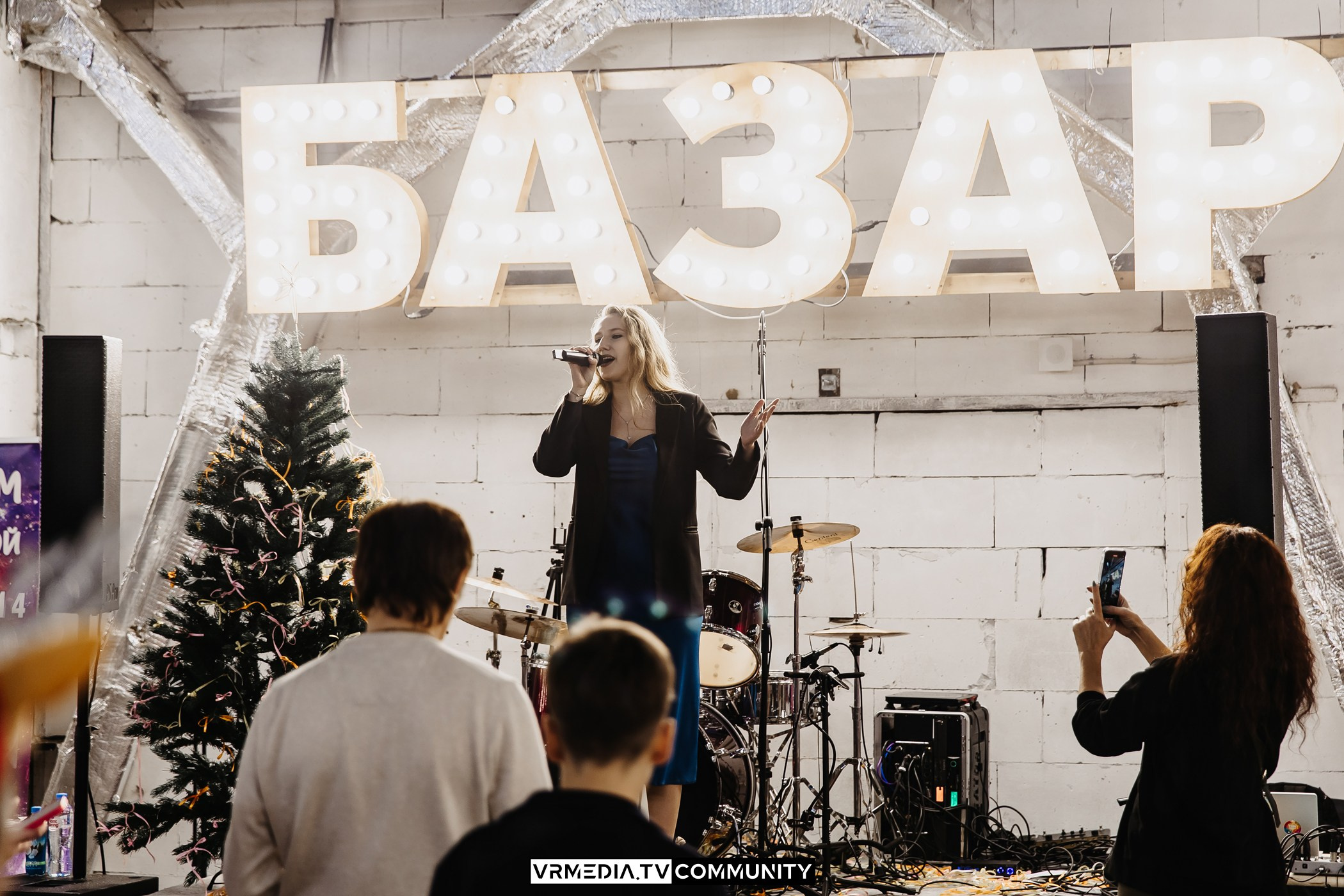 Традиционный рождественский базар и Garage Sale