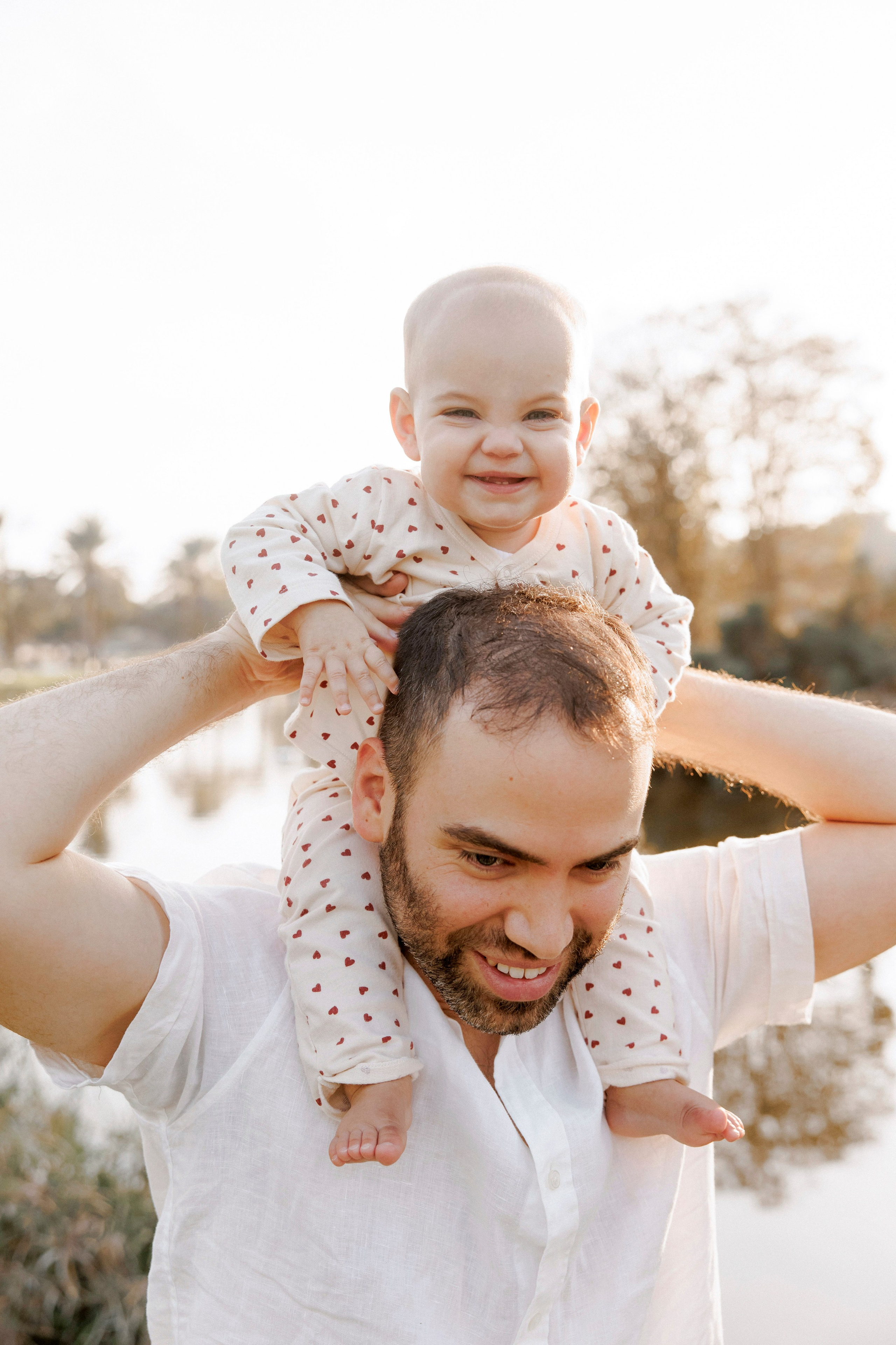 First year photoshoot inside the park (sunset). Wedding and family photographer
