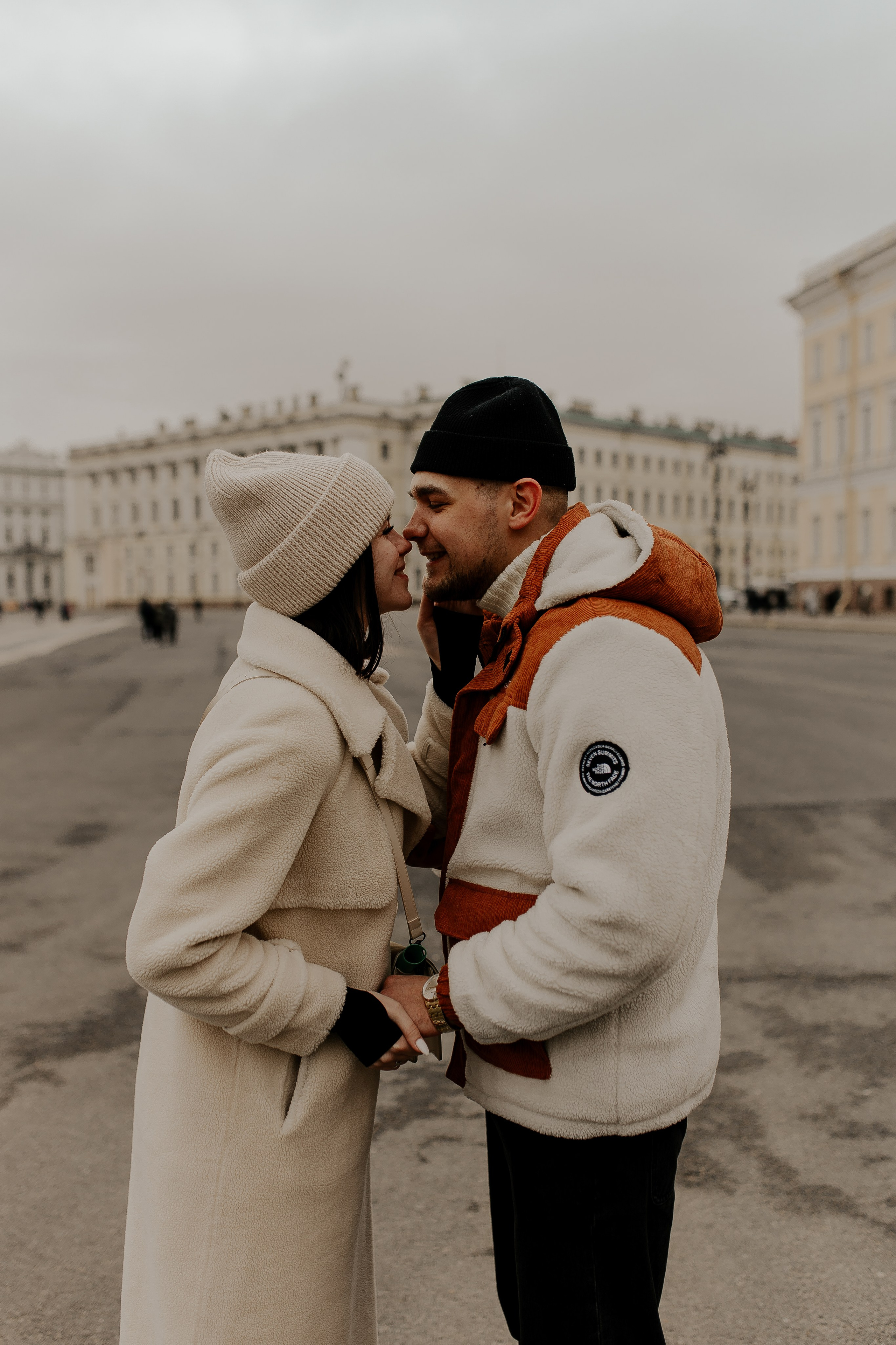 Lovestory на дворцовой площади. Фотограф в Санкт-Петербурге Лиза Семченкова