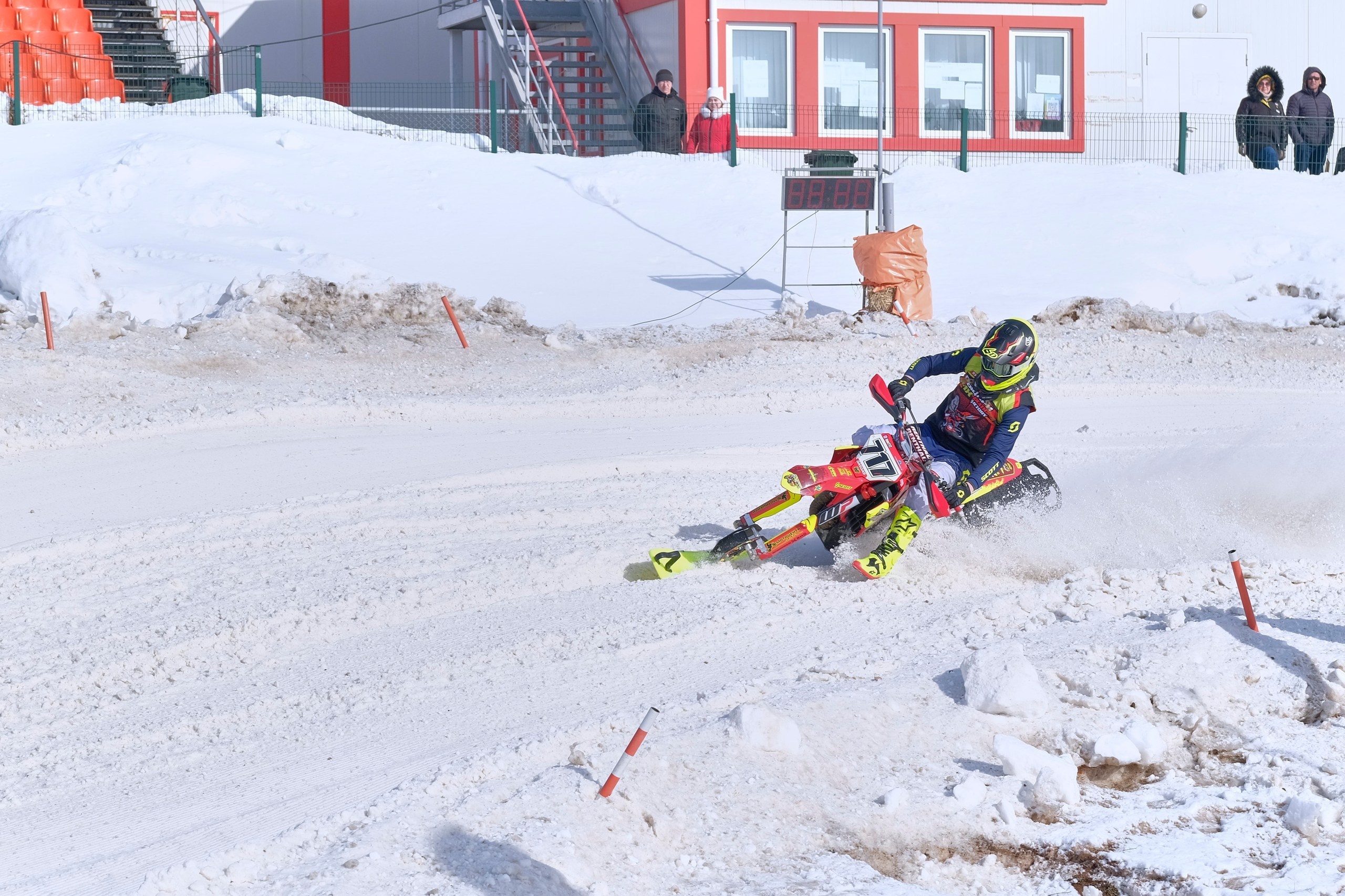 Соревнования по сноубайк кроссу и снегоходам. Свадьбы, Love Story, репортаж и портреты в Екатеринбурге