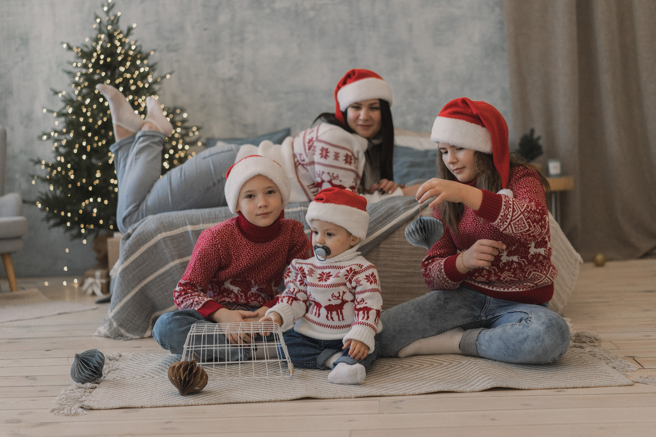 Новогодняя фотосессия мамы и трех детей в студии ВиллаНина. Семейный фотограф Екатеринбург Татьяна Девятых