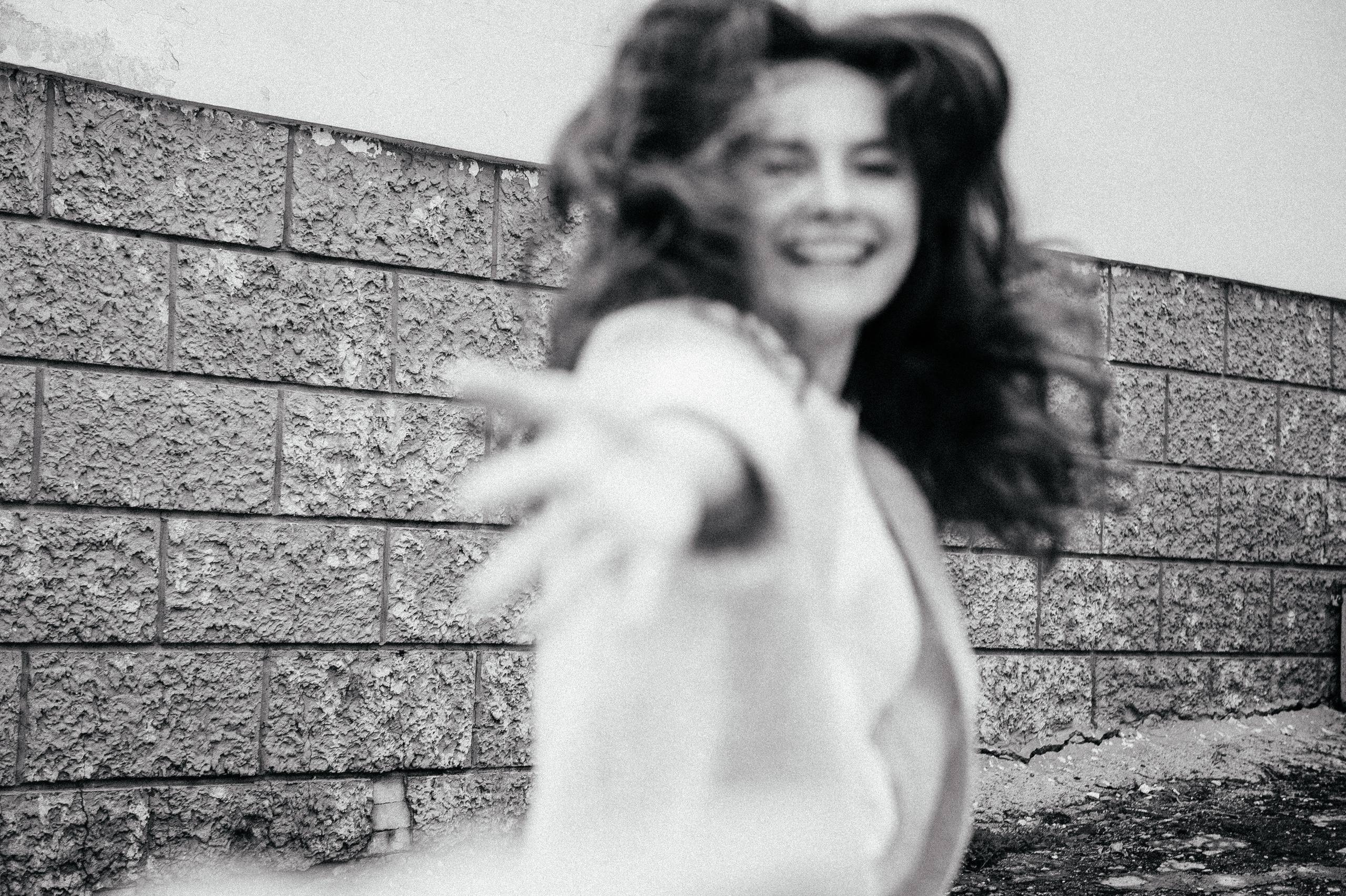 Романтично-комедийная Love Story в чёрно-белом кино. Свадебный и репортажный фотограф Сергей Чесноков