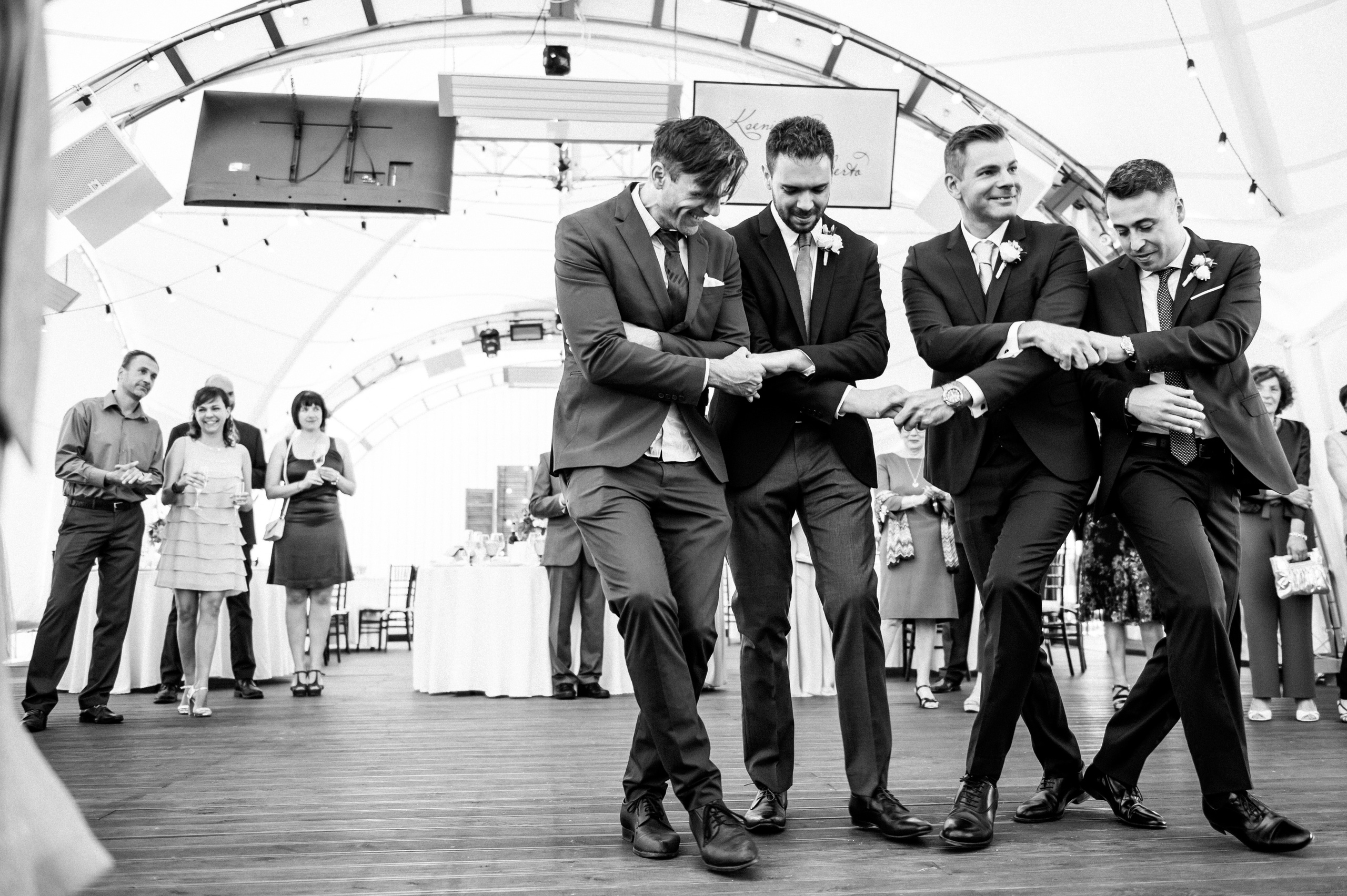 Итальянцы, танцы на крыше и разрезанный галстук | Ксения и Roberto. Свадебный и репортажный фотограф Сергей Чесноков