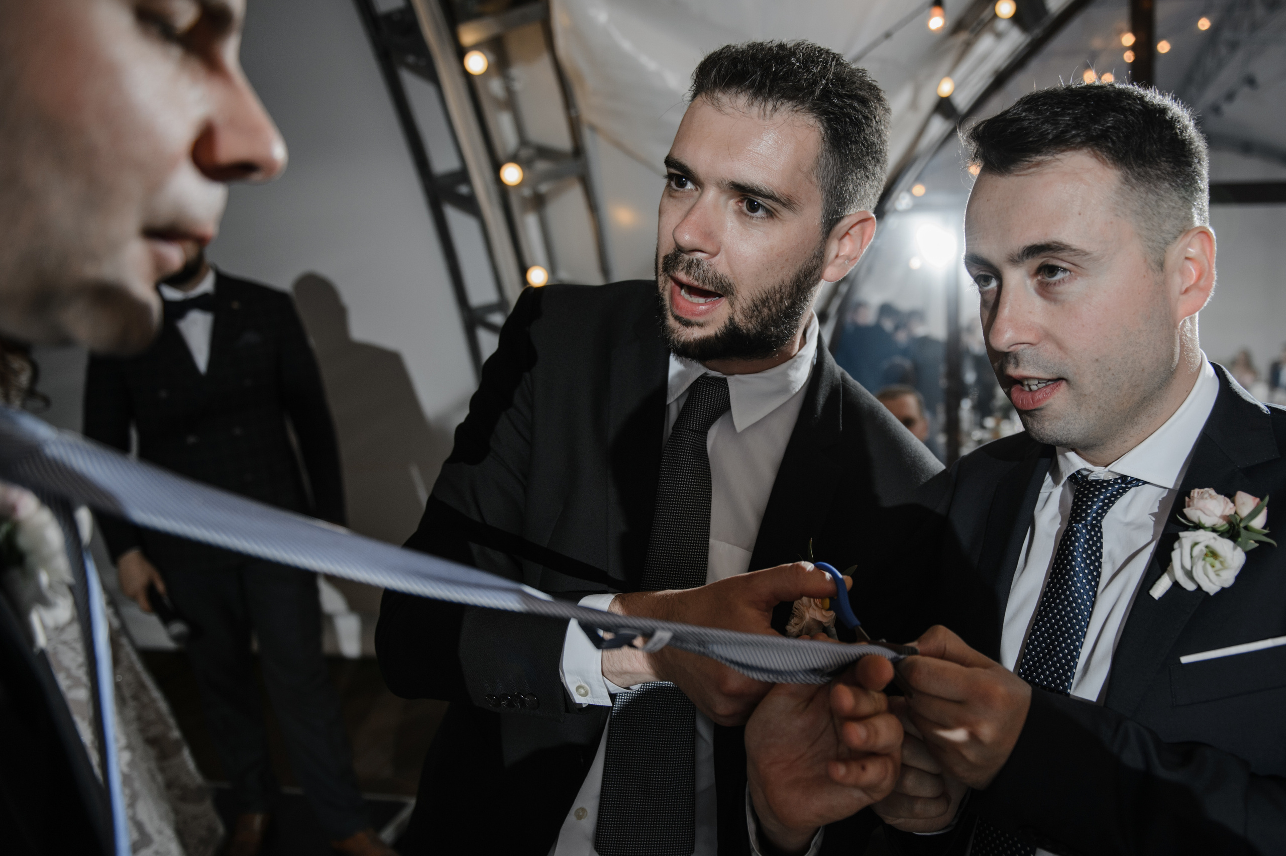 Итальянцы, танцы на крыше и разрезанный галстук | Ксения и Roberto. Свадебный и репортажный фотограф Сергей Чесноков