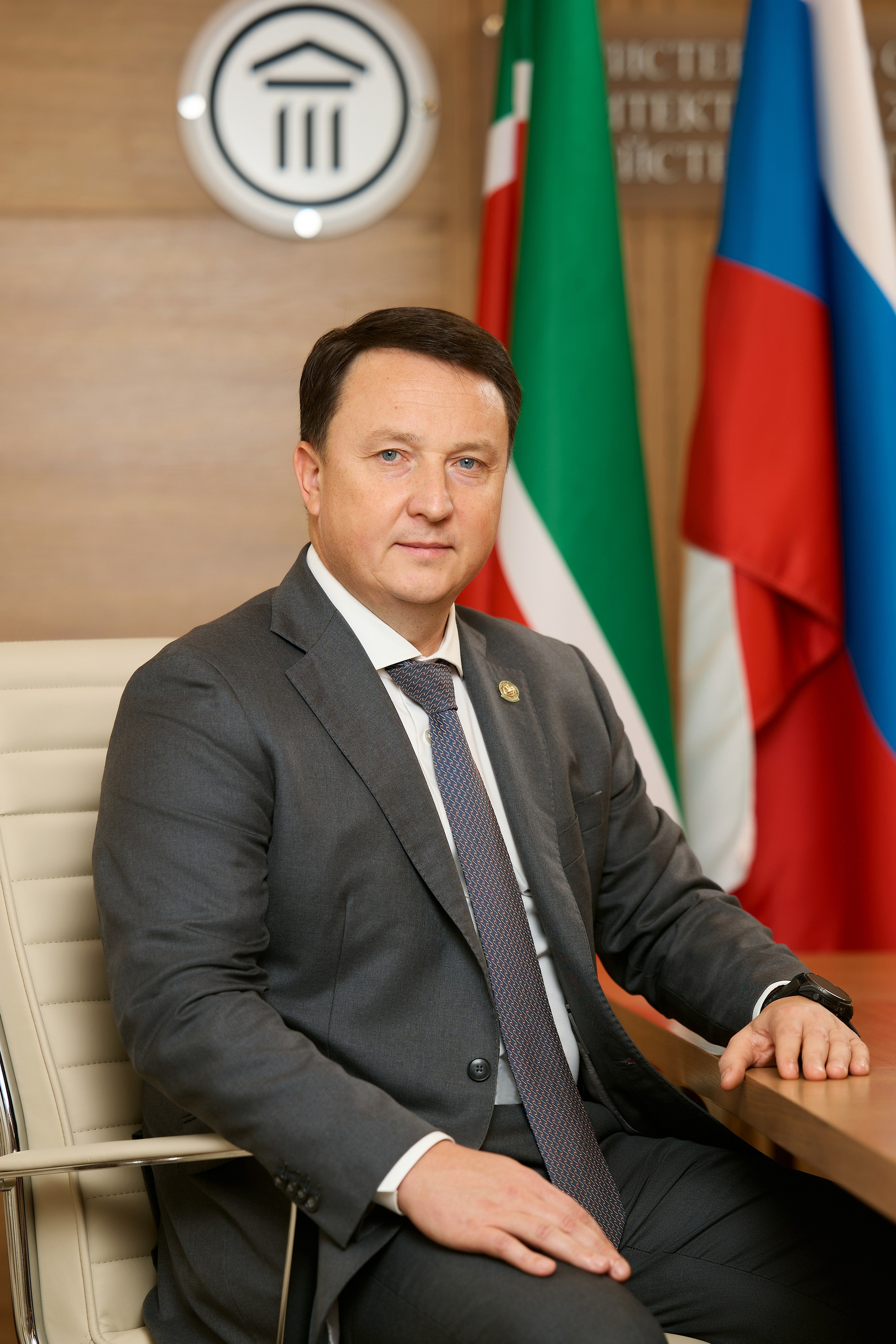 Портреты первых лиц. Главная