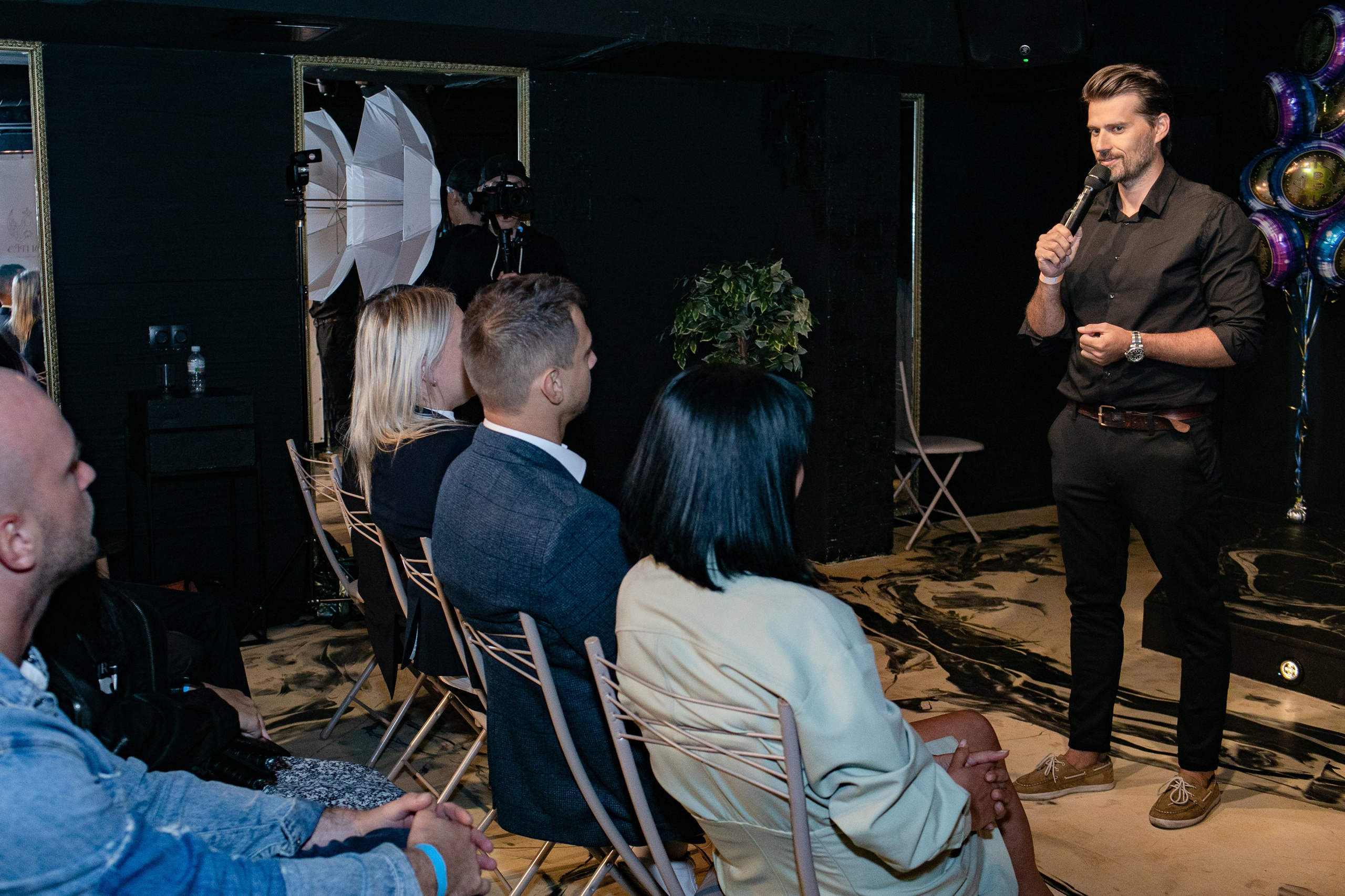 Встреча криптовалюте. Art photographer Nino