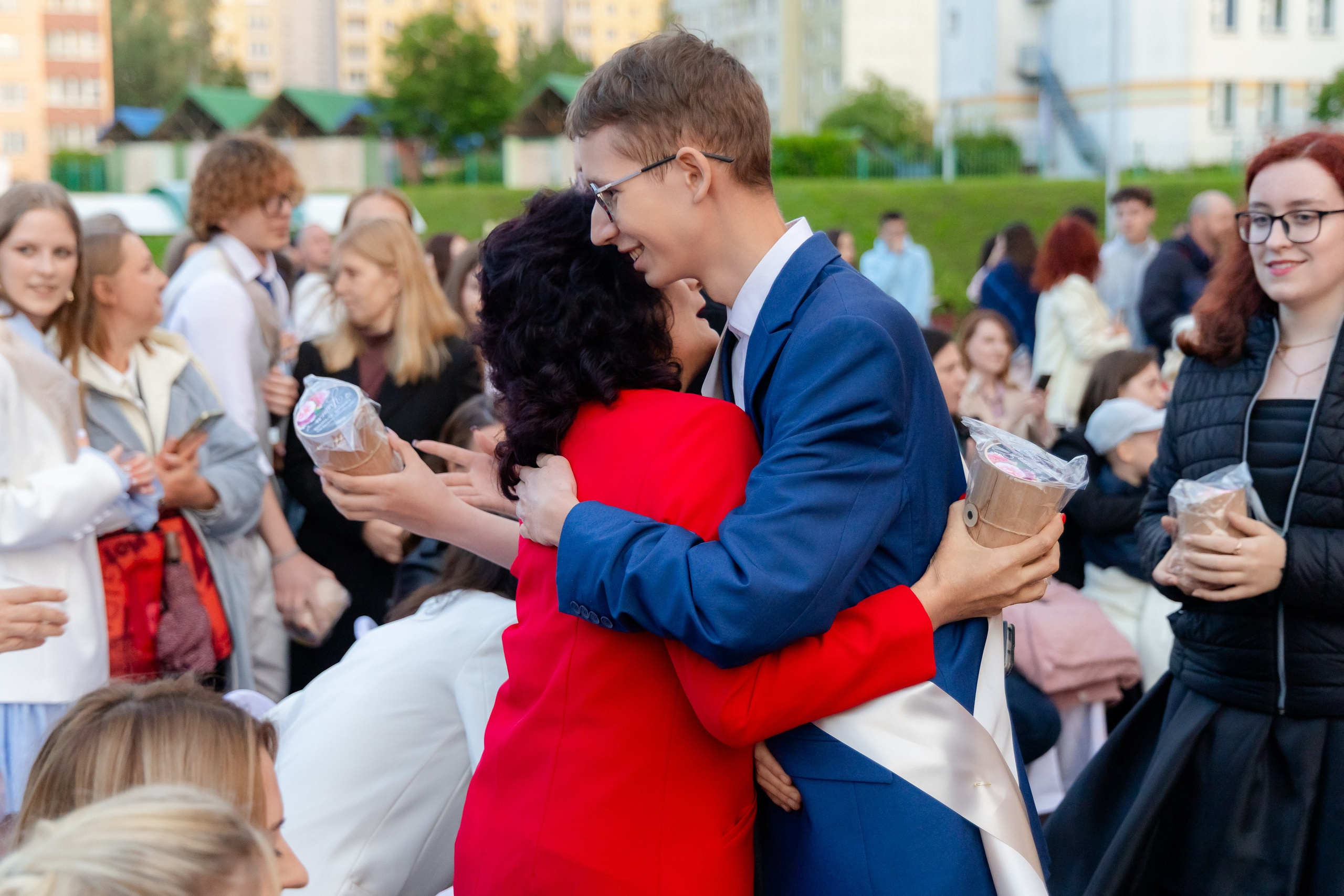 Школьный выпускной 2025 год в Минске, Беларуси. Свадебный фотограф в Минске/Беларуси Сергей Спиридонов