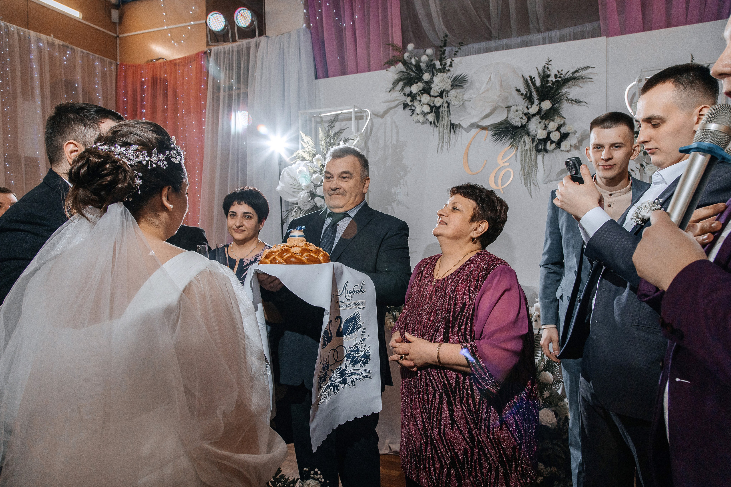 S & E. Street photographer