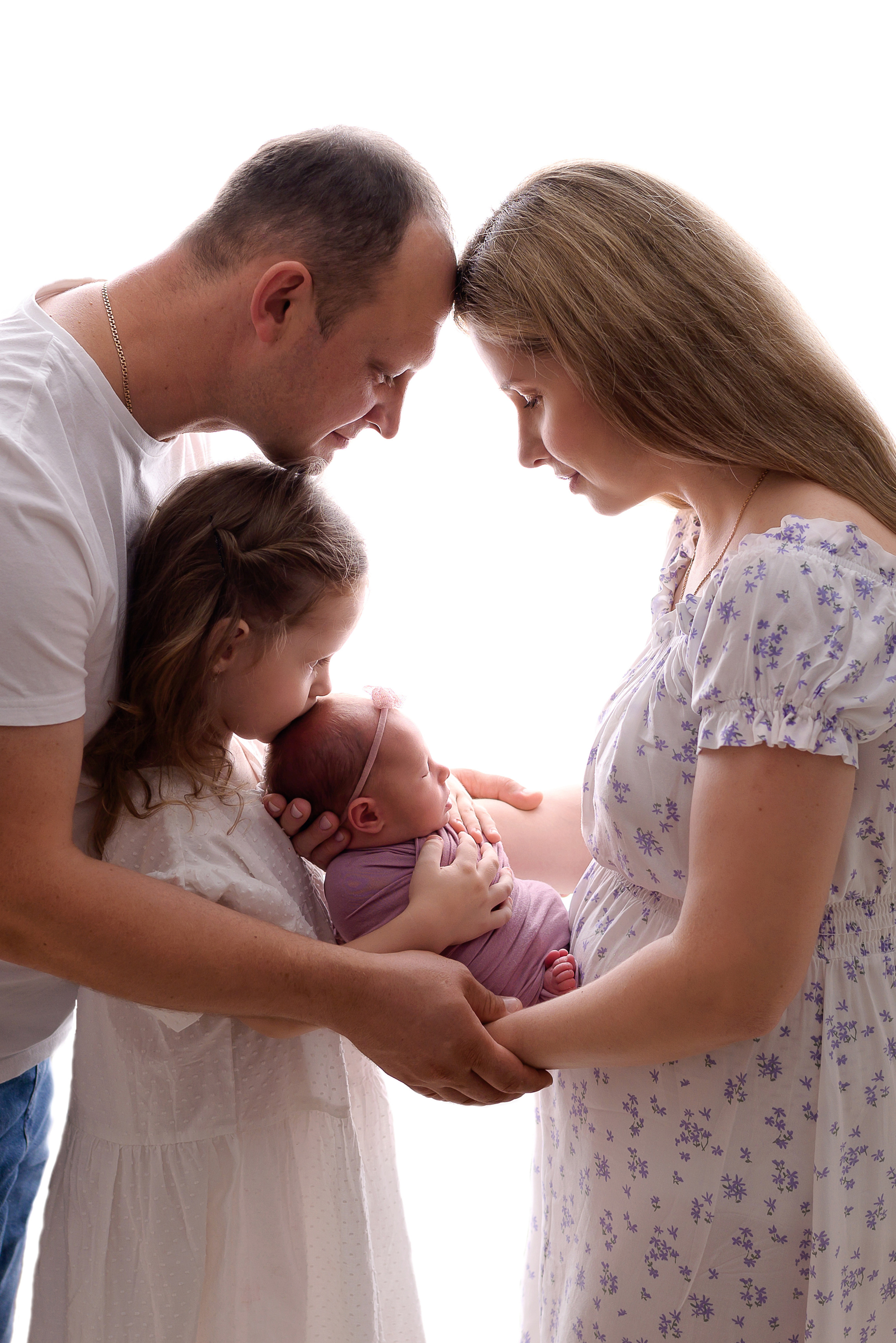 семейная фотография с новорожденным малышом
