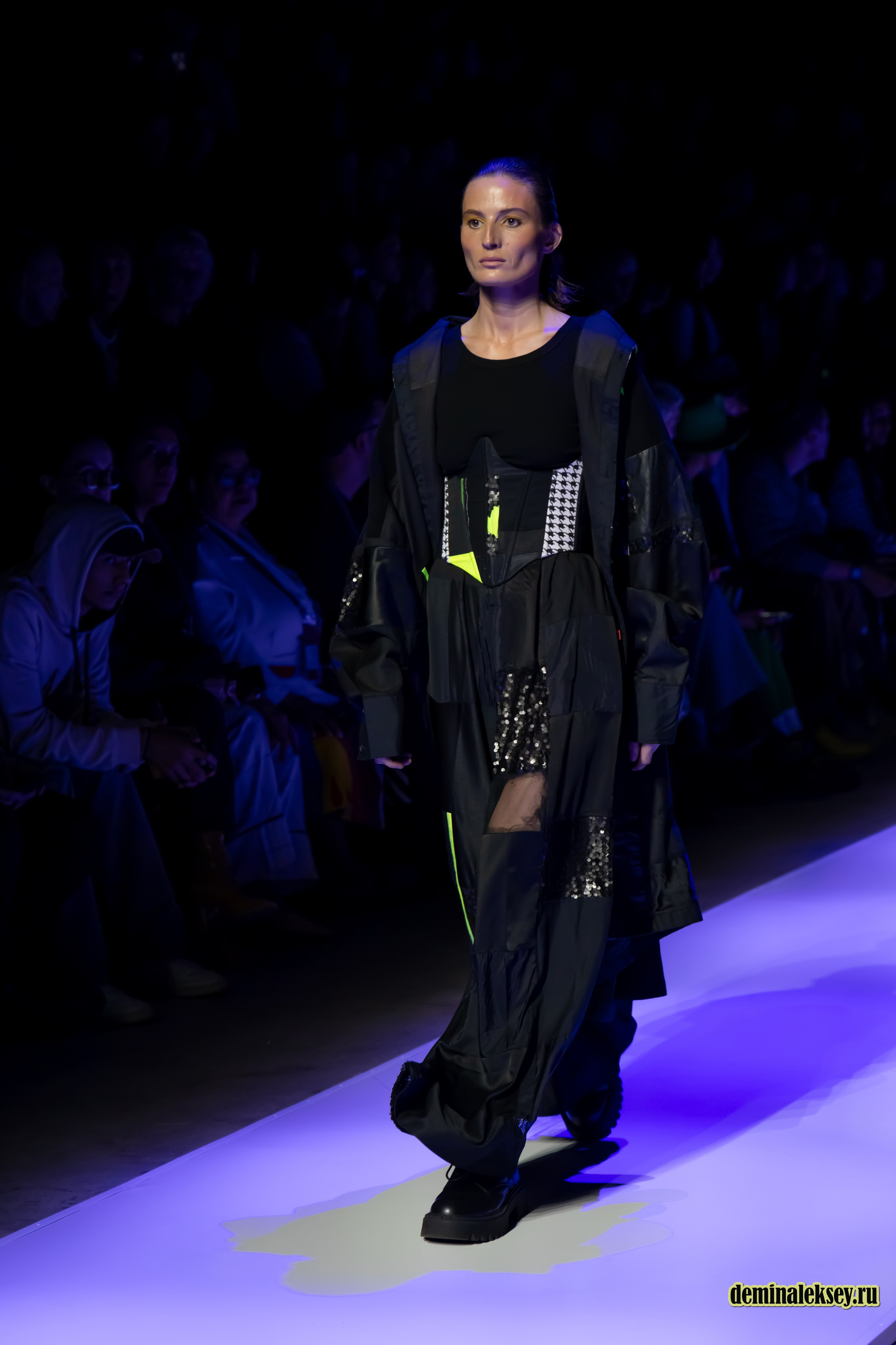 Московская неделя моды 2024 4 октября дизайнер RAEGITAZORO Индонезия. Репортажный, семейный и студийный фотограф в Москве Демин Алексей