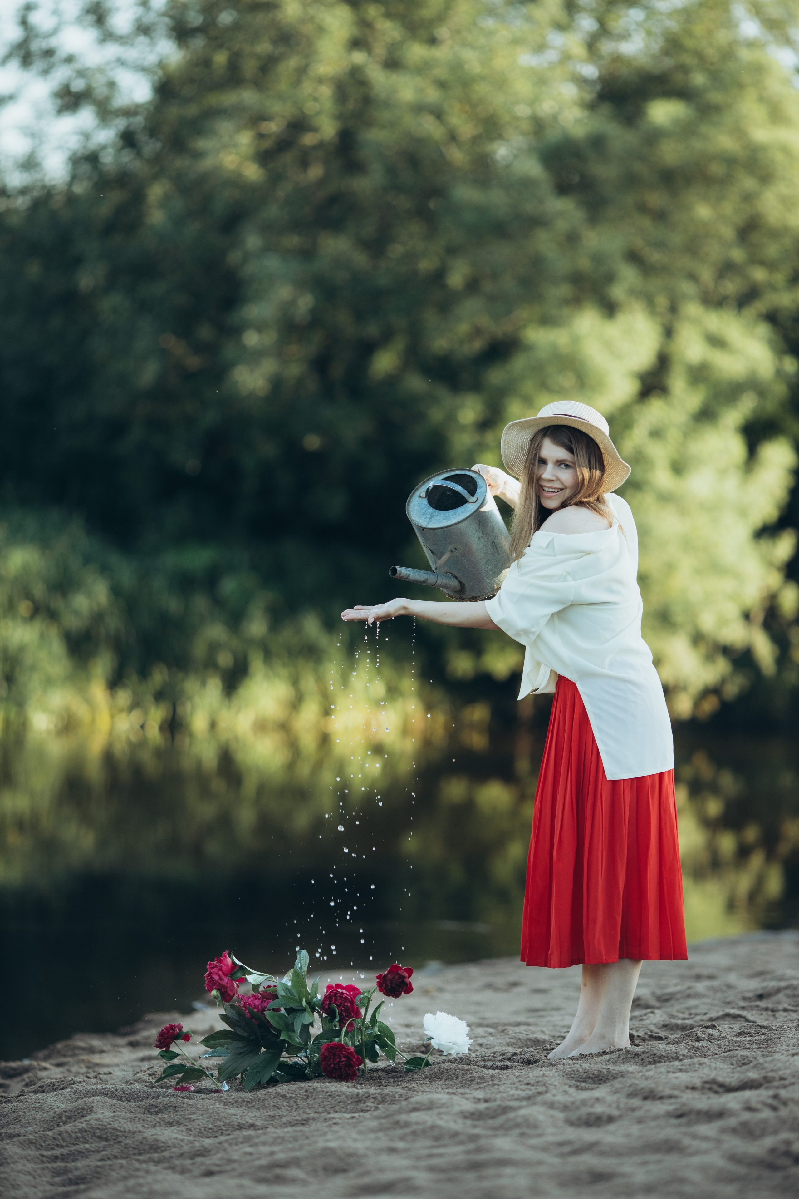 Тематический портрет у реки. Наталия Клевинскас портретный фотограф в Костроме