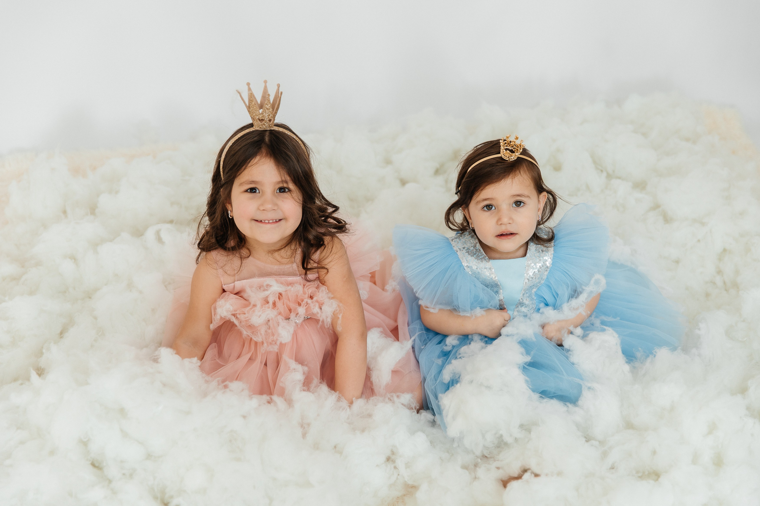 Маюша и Милаша в облаках. Воронистая Анастасия. Фотограф Якутия, Томпонский район