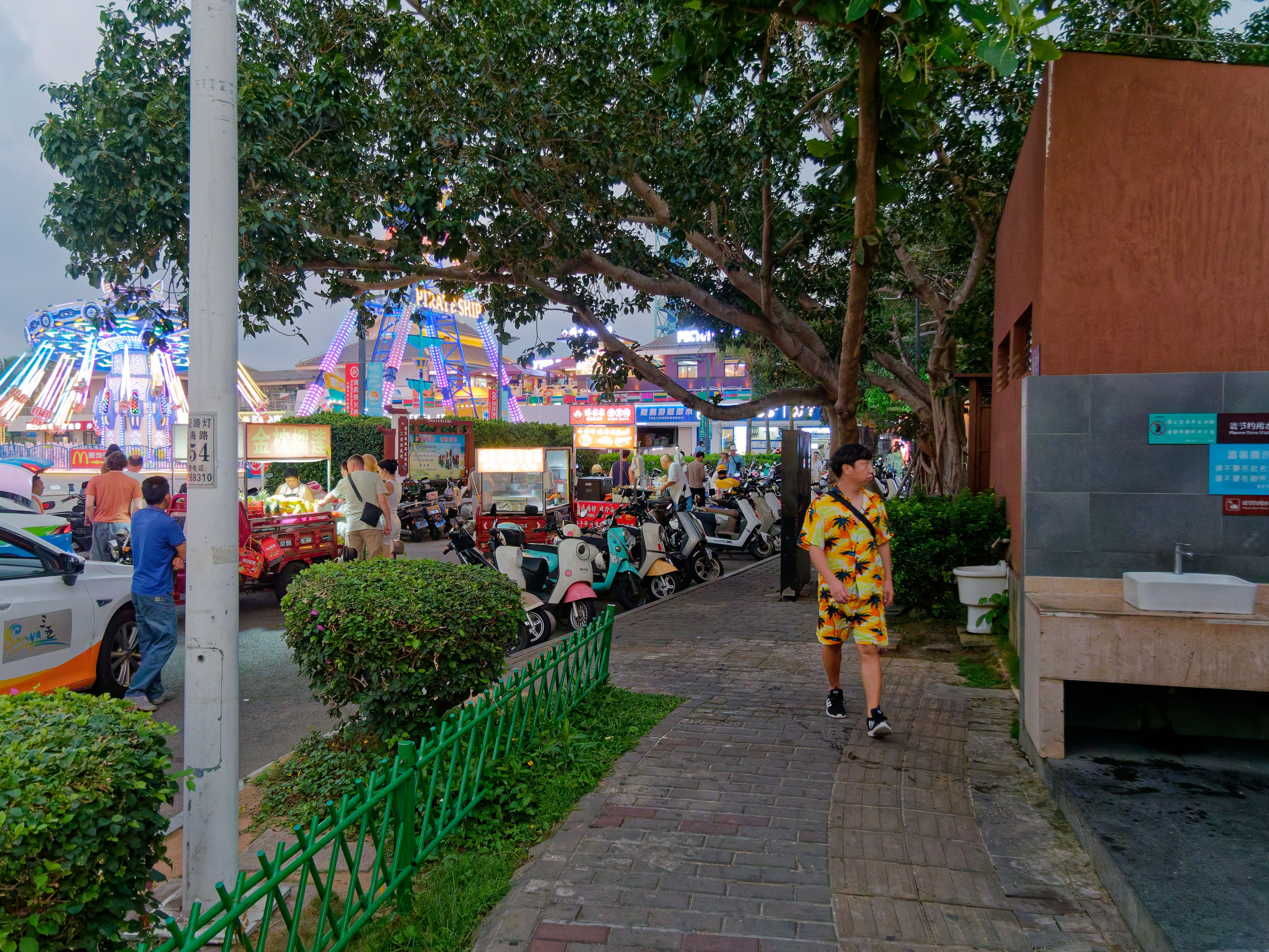 Хайнань 2026, улицы Ялунвань и Саньи. Фотопрогулки по Миру