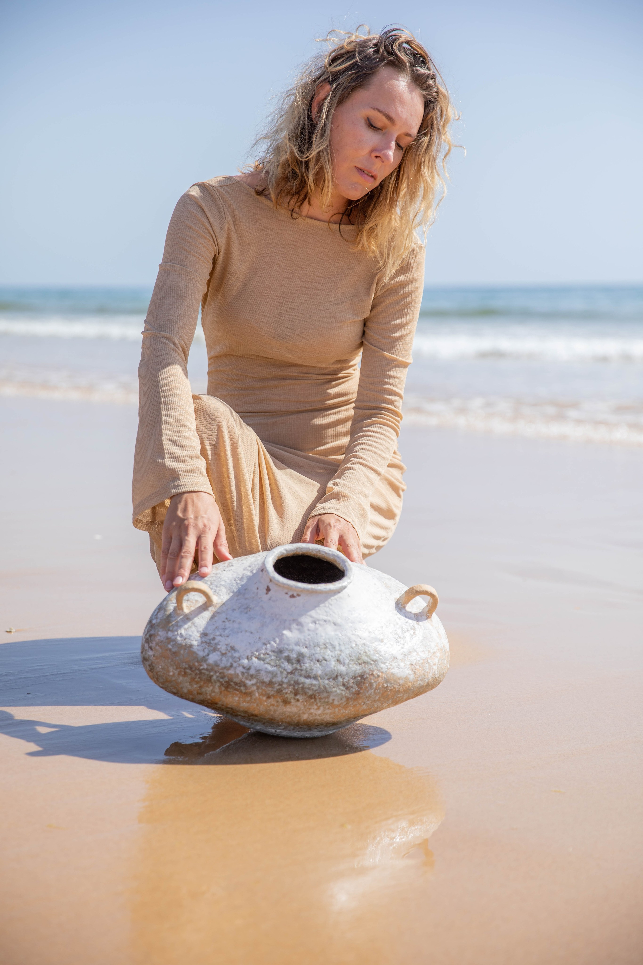 VAVA × Oksana Lomnova — A Creative Collaboration by the Ocean. Professional Photographer in Portugal. Oksana Lomnova