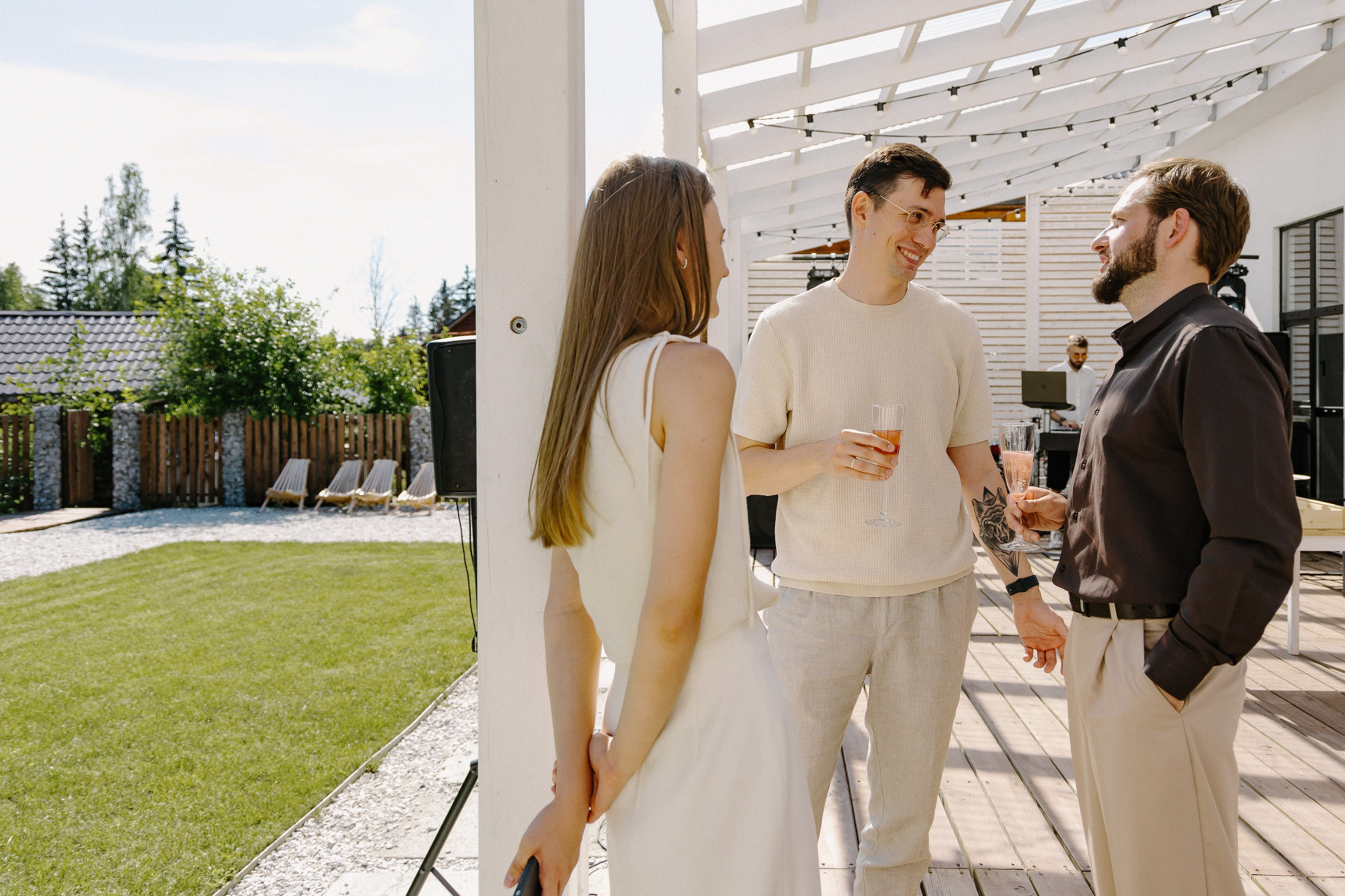Плюс тридцать градусов на лужайке. Фотограф Андрей Куськало