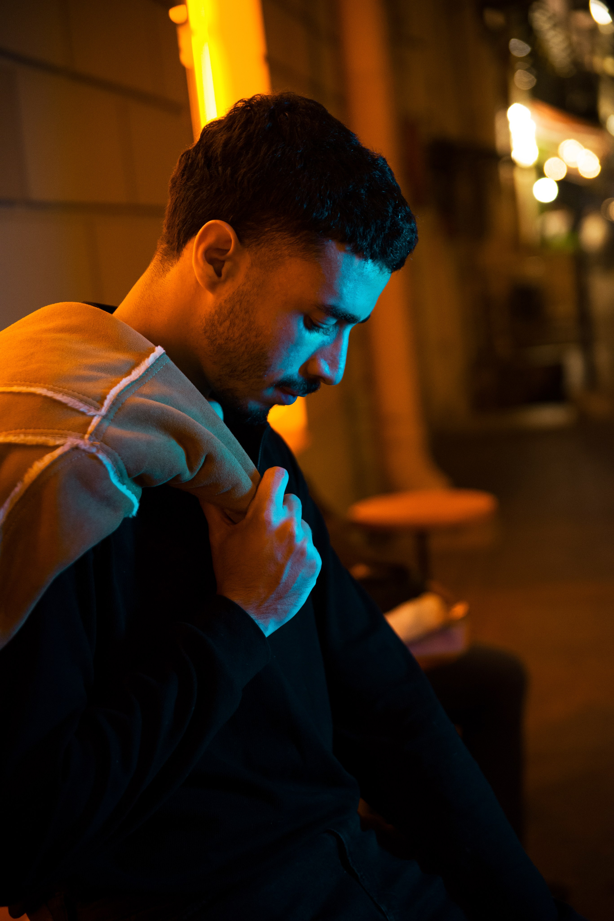 Зинадин. Уличная фотосессия с цветным светом