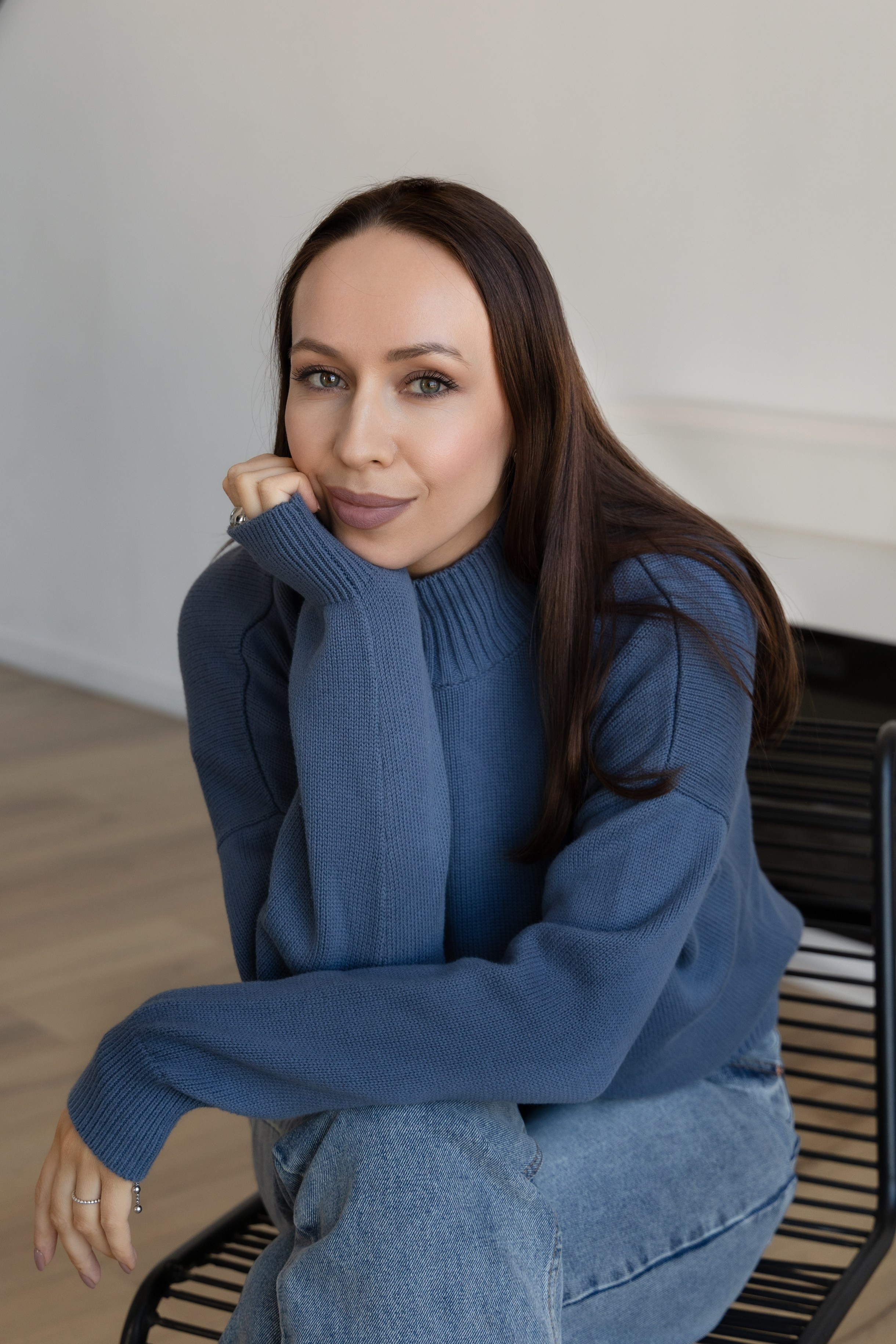 Стилист контент съемка, стильные кадры, фотосессия портрет, фотосъемка для соцсетей, визуал для бренда, фото одежды, контент фотограф спб 