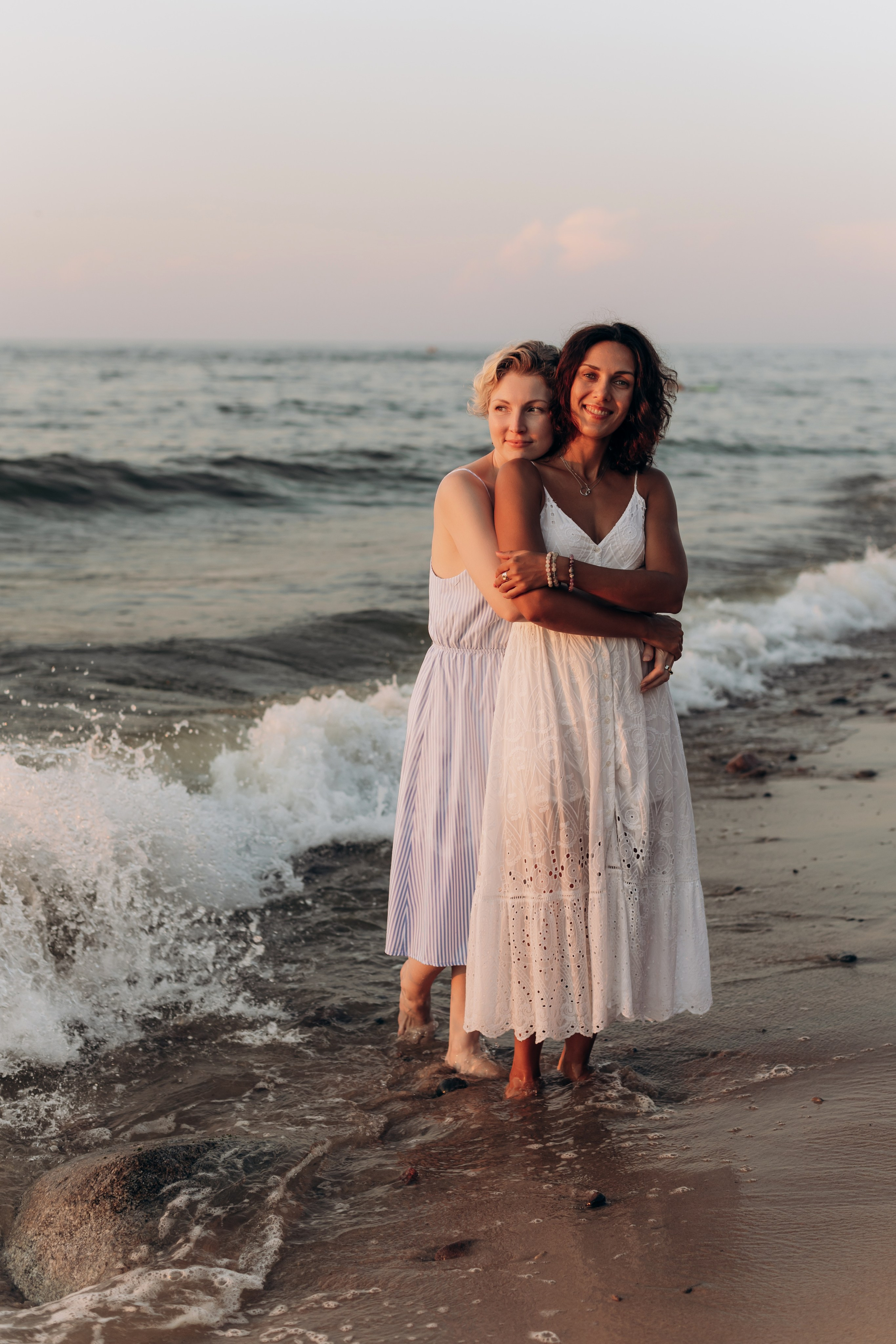 Подруги Пионеский Сосновый бор закат. Фотограф в Калининграде свадебная фотография, репортажная, фотосессии