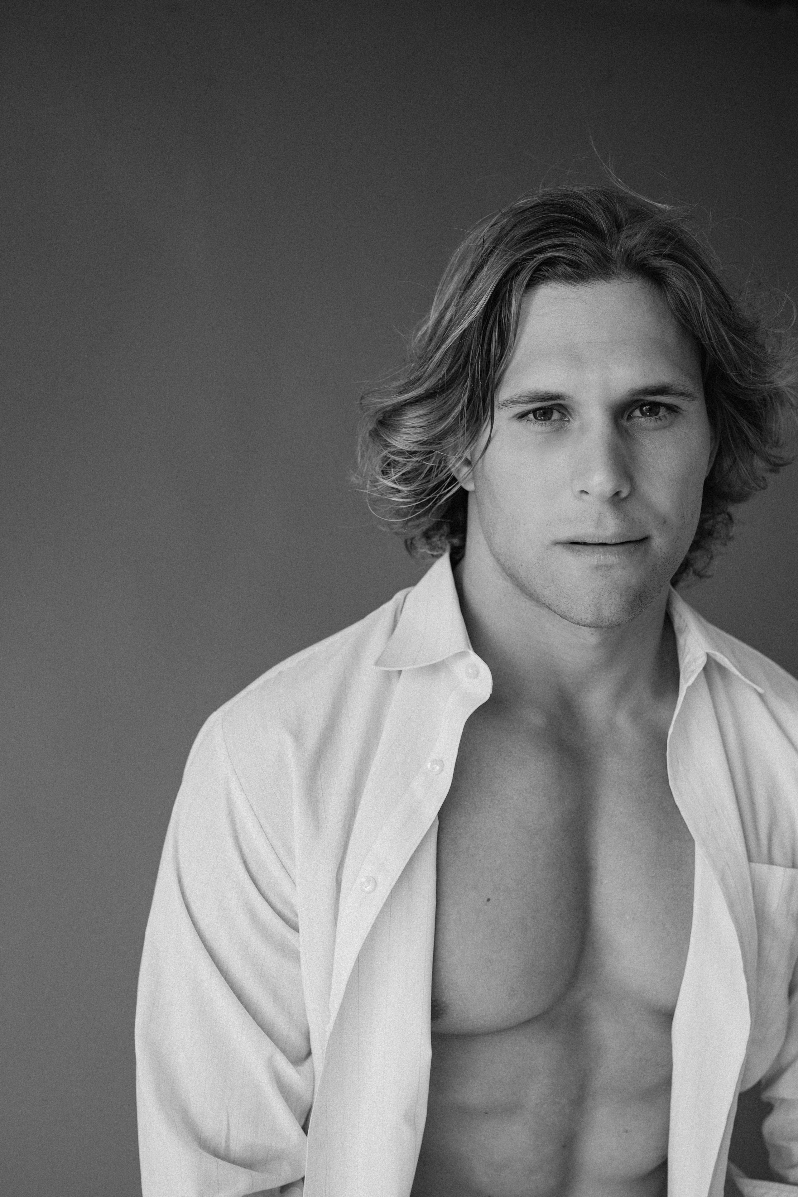 Мужской портрет в студии. Главная