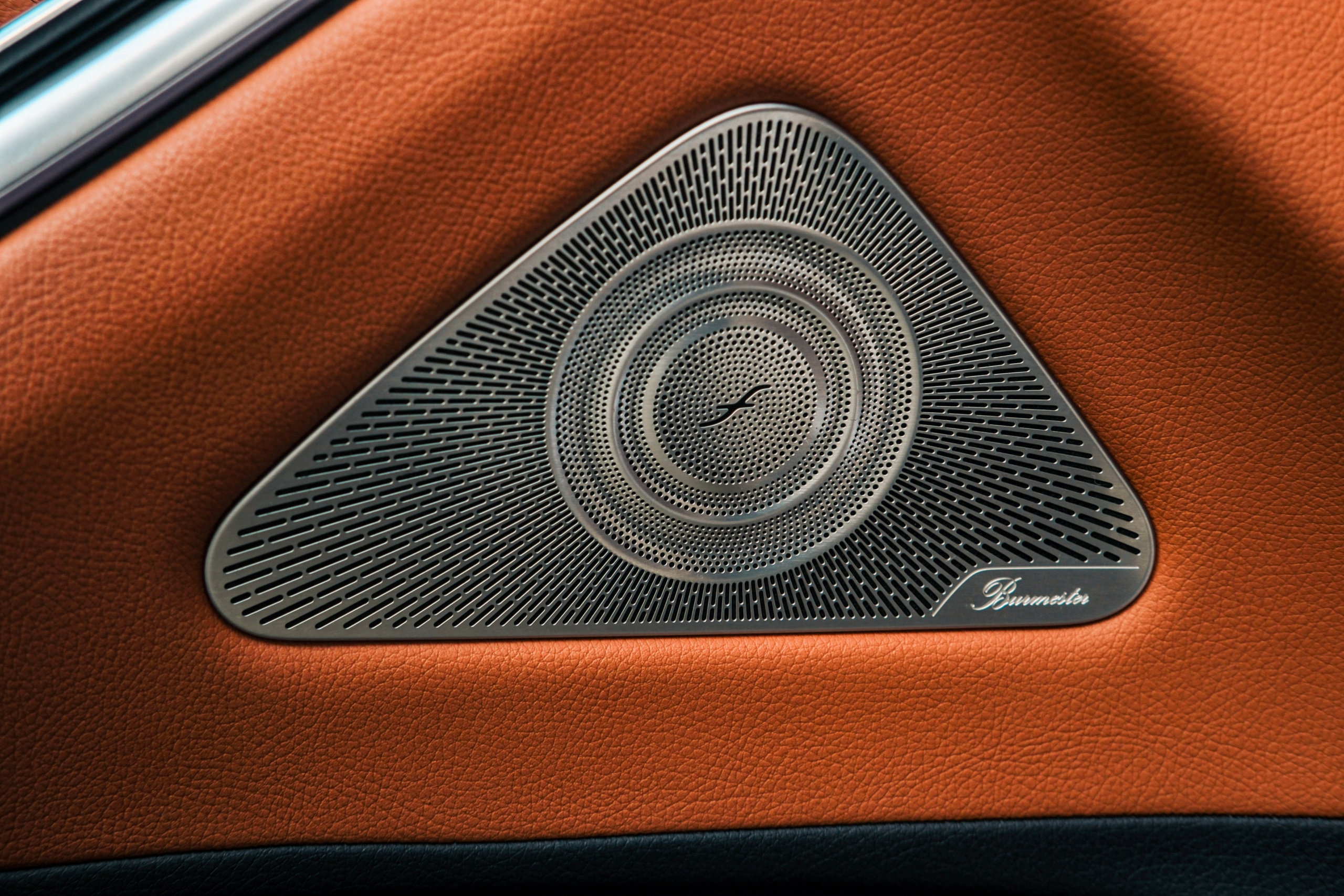 Профессиональная фотосессия Mercedes-Benz S-класс в&nbsp;Новосибирске. Автомобильный фотограф Чанчин Владимир: детальные снимки кузова, интерьера и&nbsp;динамики. Съемка автомобиля для продажи