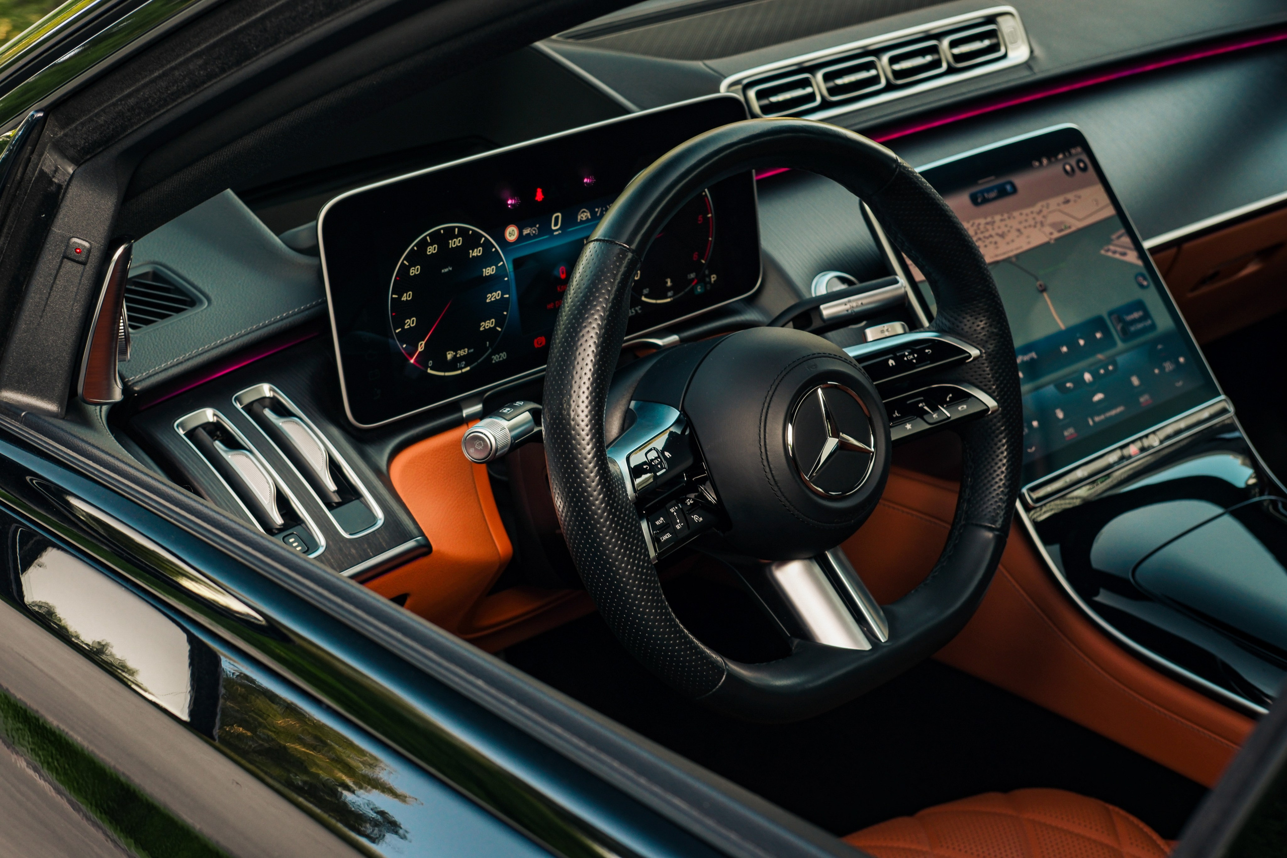 Профессиональная фотосессия Mercedes-Benz S-класс в&nbsp;Новосибирске. Автомобильный фотограф Чанчин Владимир: детальные снимки кузова, интерьера и&nbsp;динамики. Съемка автомобиля для продажи