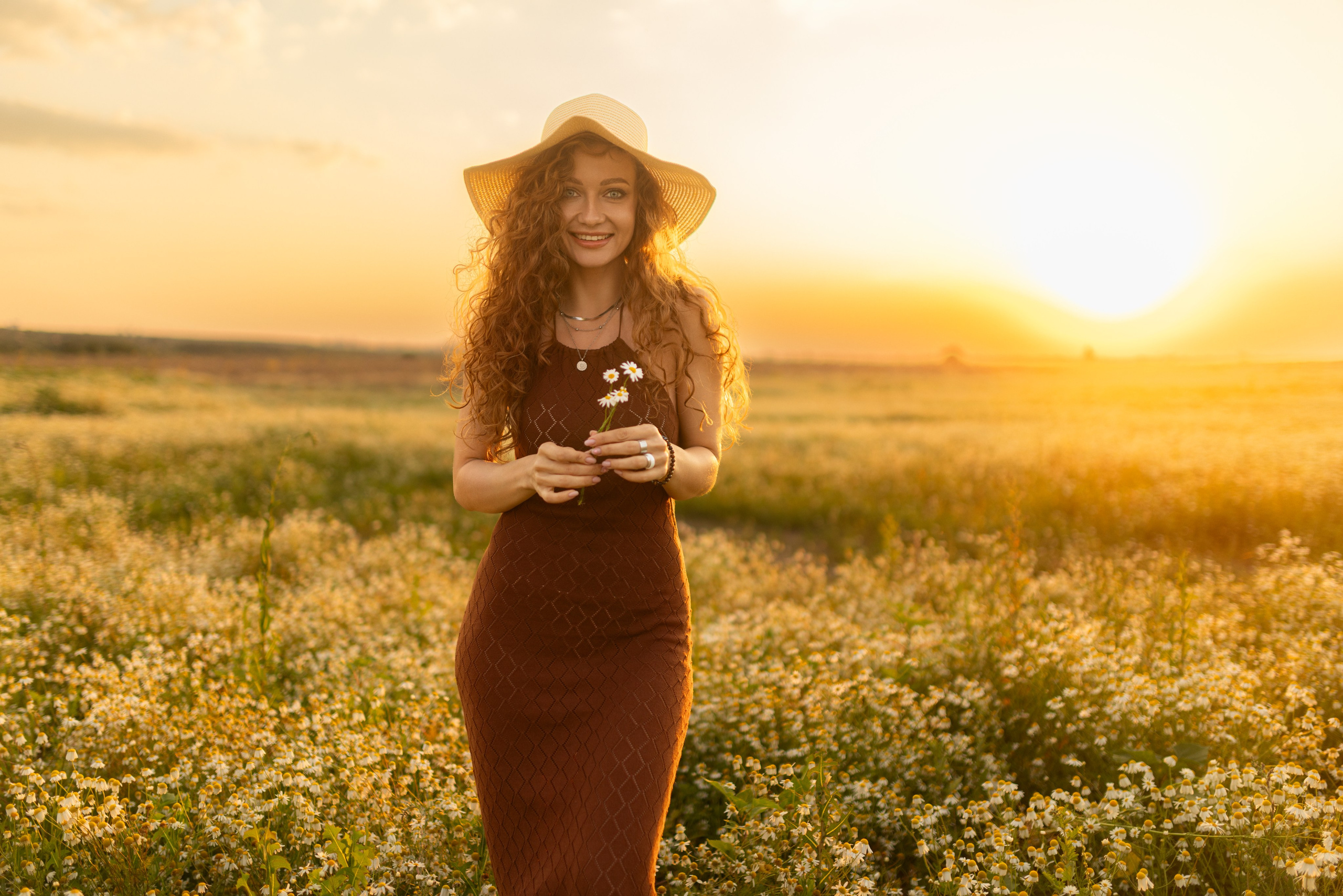 Фотосет на рассвете с Дианой в поле ромашек и пшеницы в формате для «себя». Дмитрий Шульгин, портретный фотограф в Воронеже